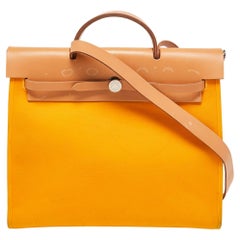Jaune D' Or/Orange Canvas und Leder Herbag Tasche mit Reißverschluss 39 von Hermès