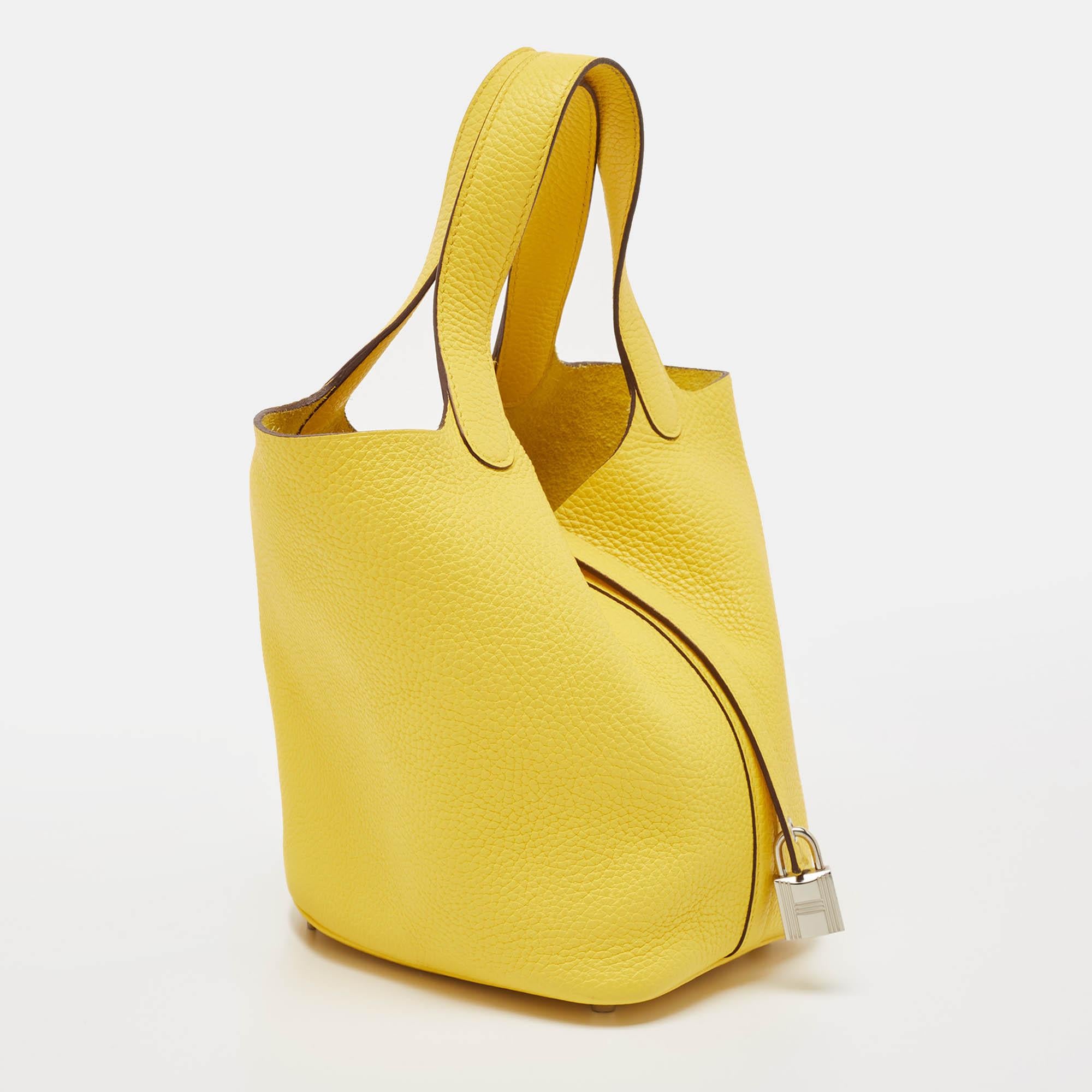 Hermes Jaune de Naples Taurillon Clemence Leder Picotin Lock 18 Tasche (Gelb) im Angebot
