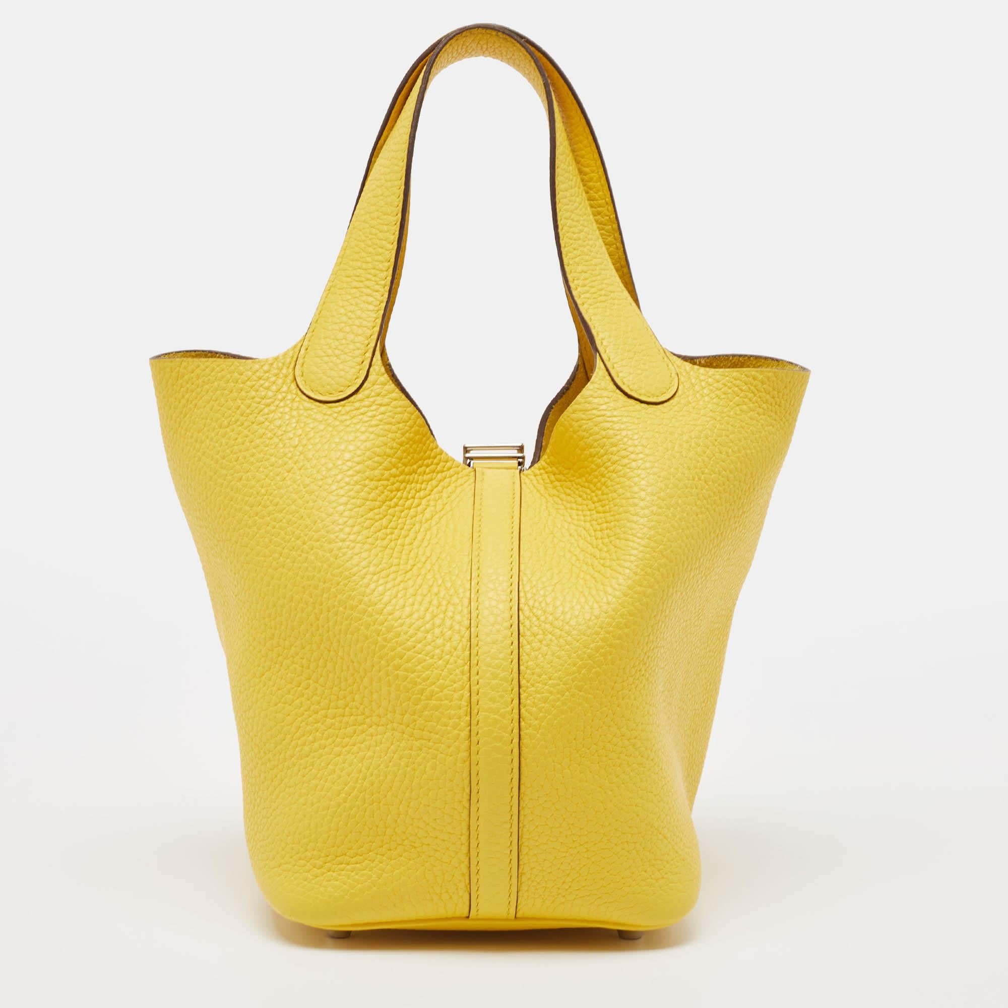 Hermes Jaune de Naples Taurillon Clemence Leder Picotin Lock 18 Tasche im Zustand „Gut“ im Angebot in Dubai, Al Qouz 2