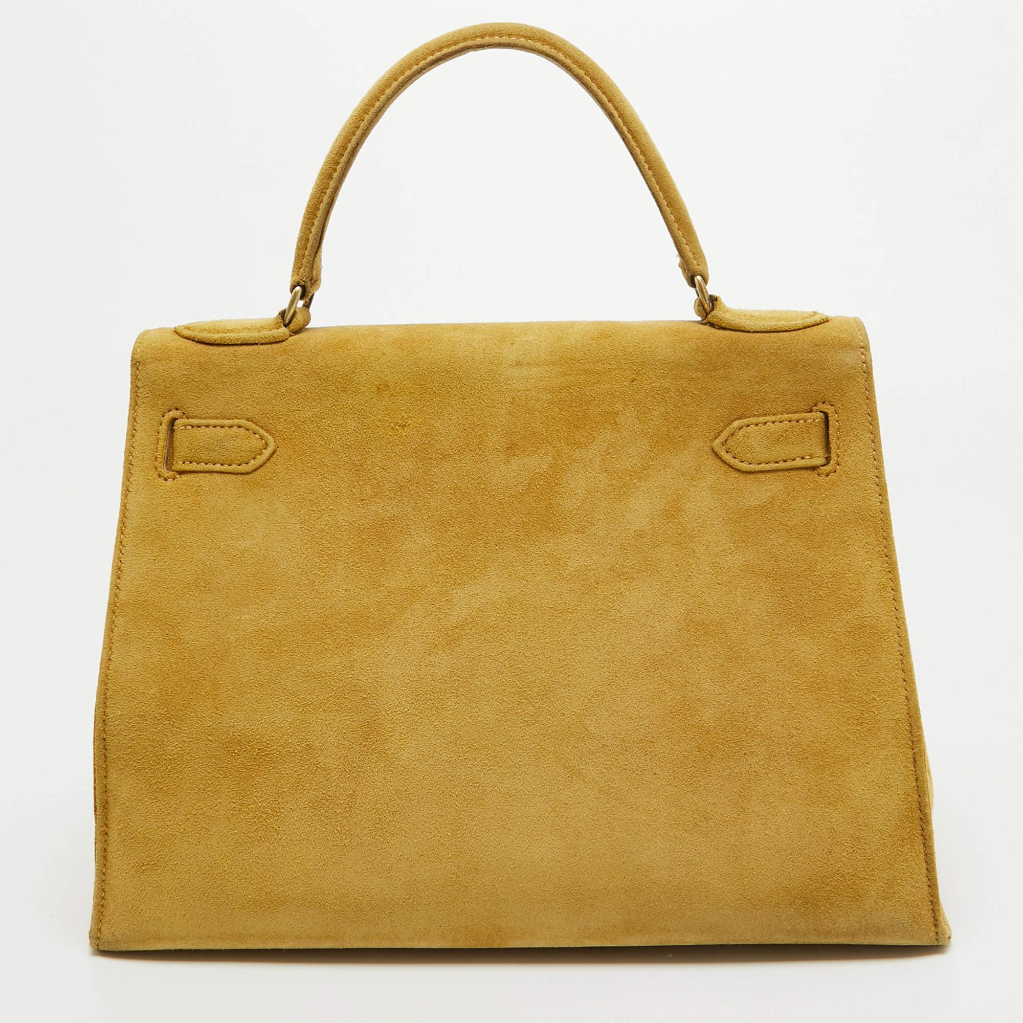 Words fall short of describing this treasure of a find from Hermes. It is a vintage Kelly bag that's over 50 years old. The color is stunning, and the size is perfect to hold your essentials comfortably. Carefully hand-stitched to perfection, this