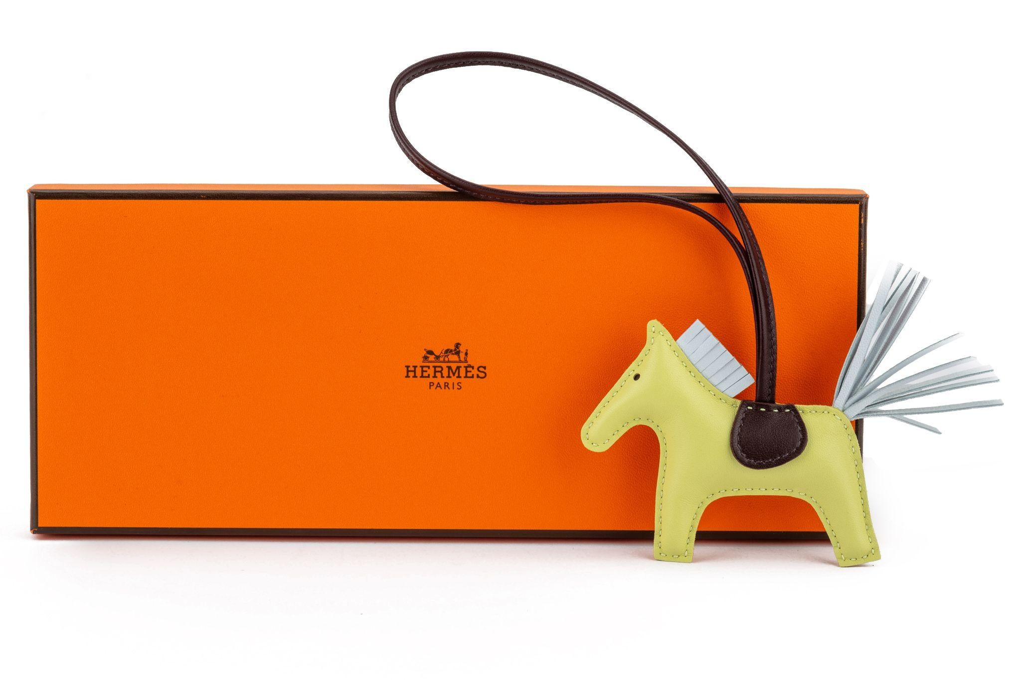 Fascino Hermès Jaune PM Grigri Rodeo in vendita 1