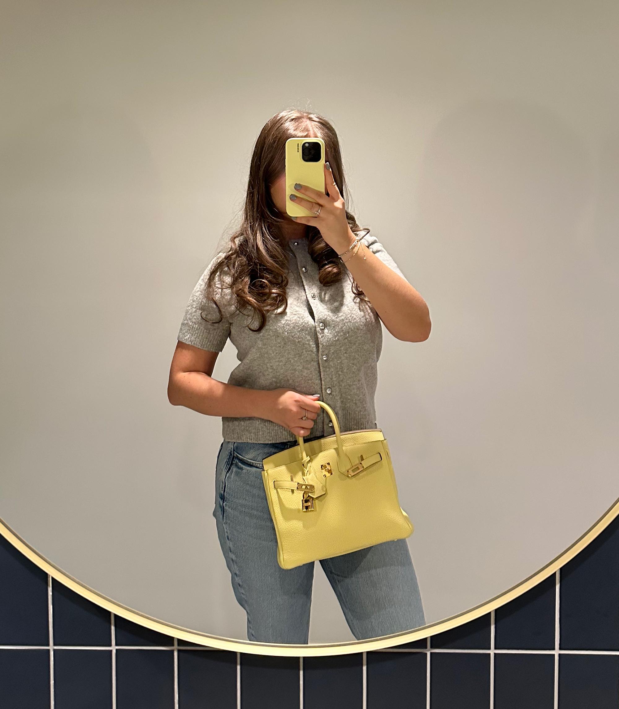 Hermès Jaune Poussin Togo Pelle Birkin 25cm Retourne

Dettagli del prodotto
Xupes Ref: CB1546
Marchio: Hermès
Modello: Birkin 25cm
Tipo: Tote
Numero di serie: Z
Età: 2021
Accompagnato da: sacchetto antipolvere Hermès, lucchetto, chiavi, clochette,