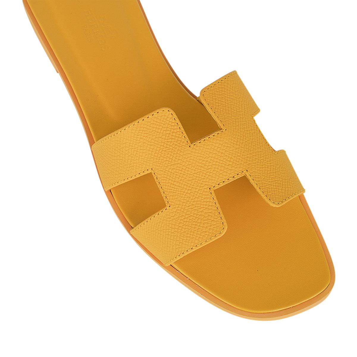Mightychic offers Hermes Oran sandal featured in Jaune Sable.
This warm soft yellow Hermes Oran flat slide sandal is featured in Epsom leather.
The iconic H cutout over the top of the foot.
Matching embossed calfskin insole.
Wood heel with leather