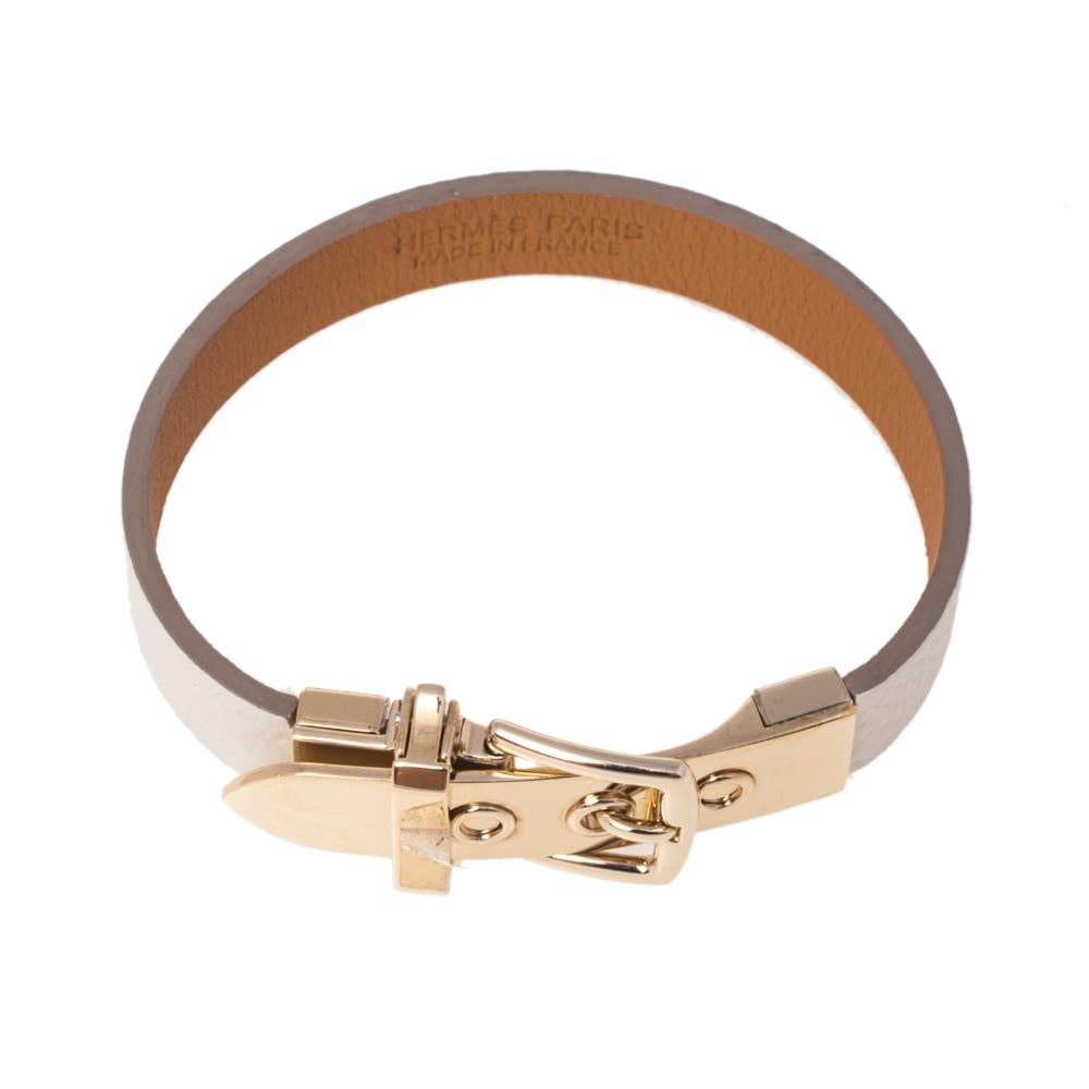 Another fabulous offering by Hermès is this Java 10. Designed to sit comfortably around your wrist, this bracelet has been crafted from quality white leather and decorated with a gold-plated metal buckle on the front.

Includes:Original Dustbag,