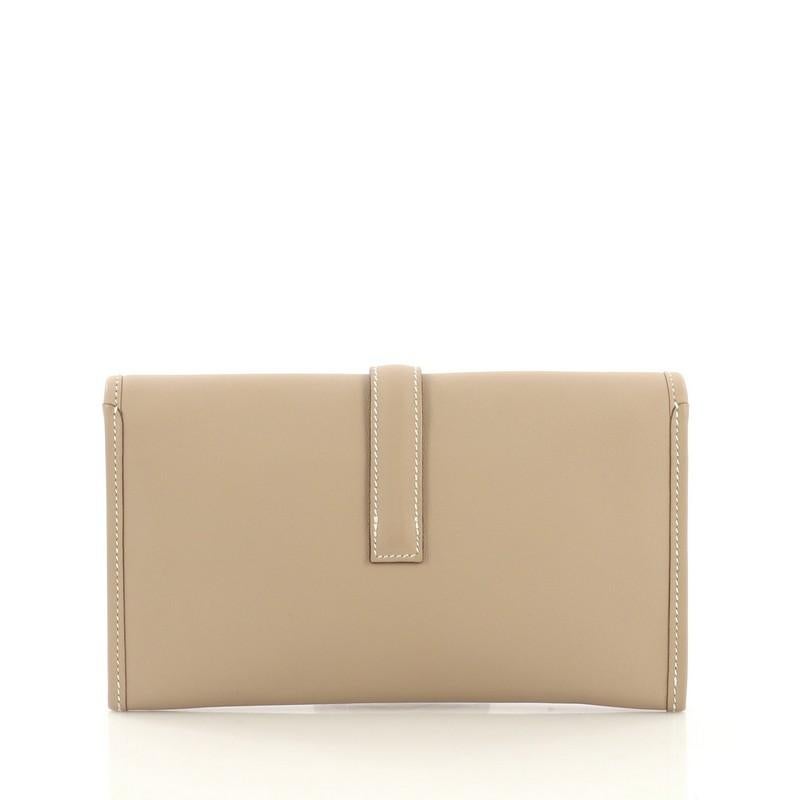 Hermes Jige Duo Clutch Swift, crafted in Argile Swift leather In Good Condition In NY, NY