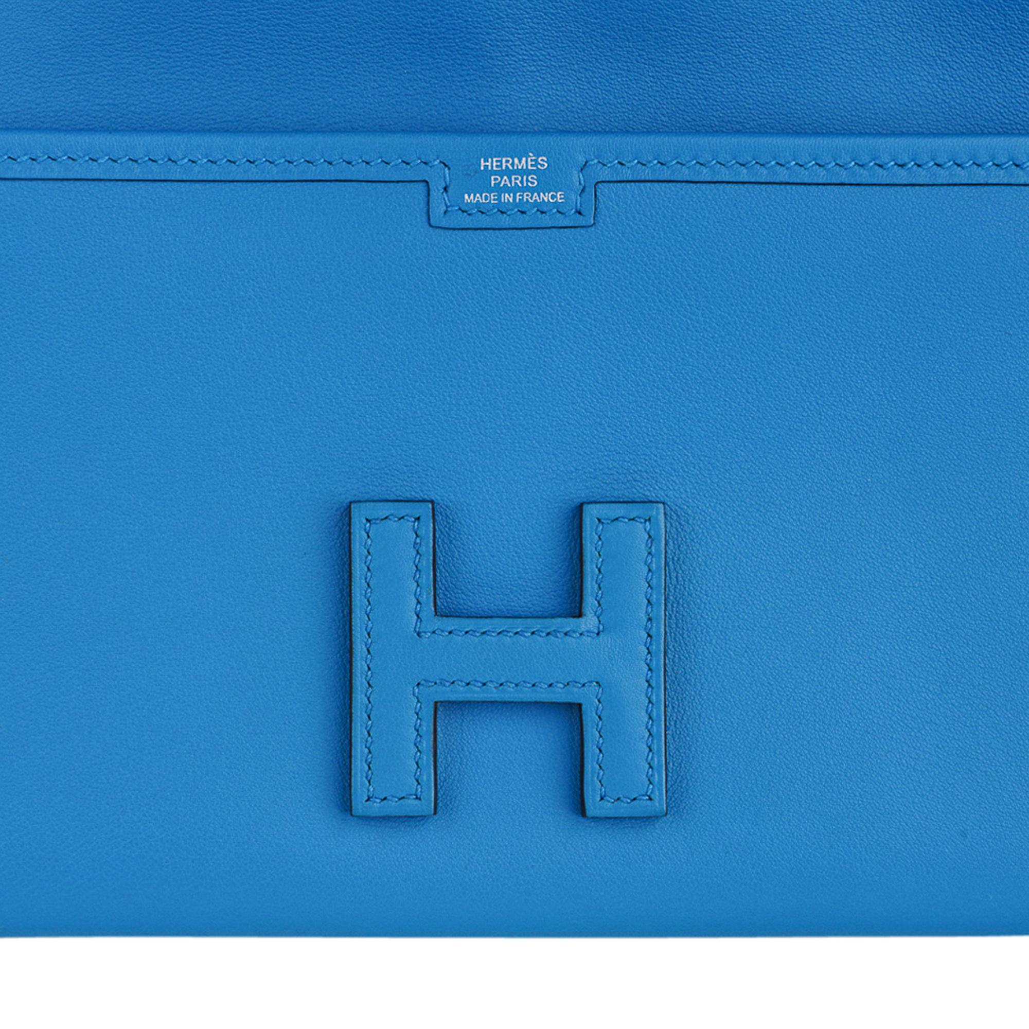 Mightychic offers a guaranteed authentic Hermes Jige Duo Wallet featured in vivid Blue Zanzibar Swift Leather.
This Hermes long wallet also doubles as a clutch.
Signature H with strap for closure.
Two interior slot pockets.
Removable change purse