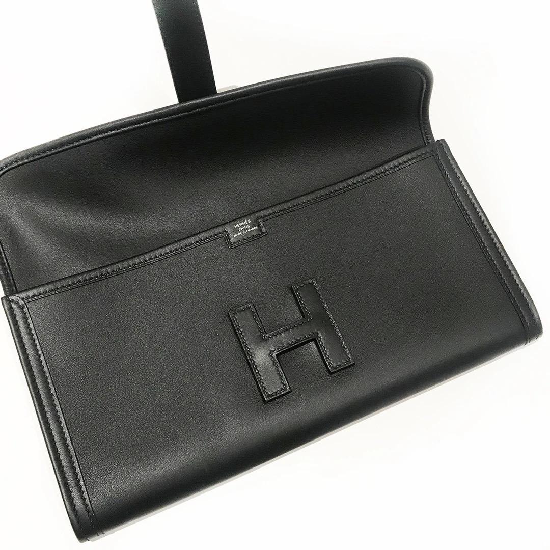 Hermès Jige Elan 29 Clutch 
Made in France 
Black Swift designer leather
Fold over style flap 
Single leather closure 
H logo detail on front 
Black stitching on seam 
Serial Number YCT006AV
Comes with box and dust bag
Excellent condition; Preloved