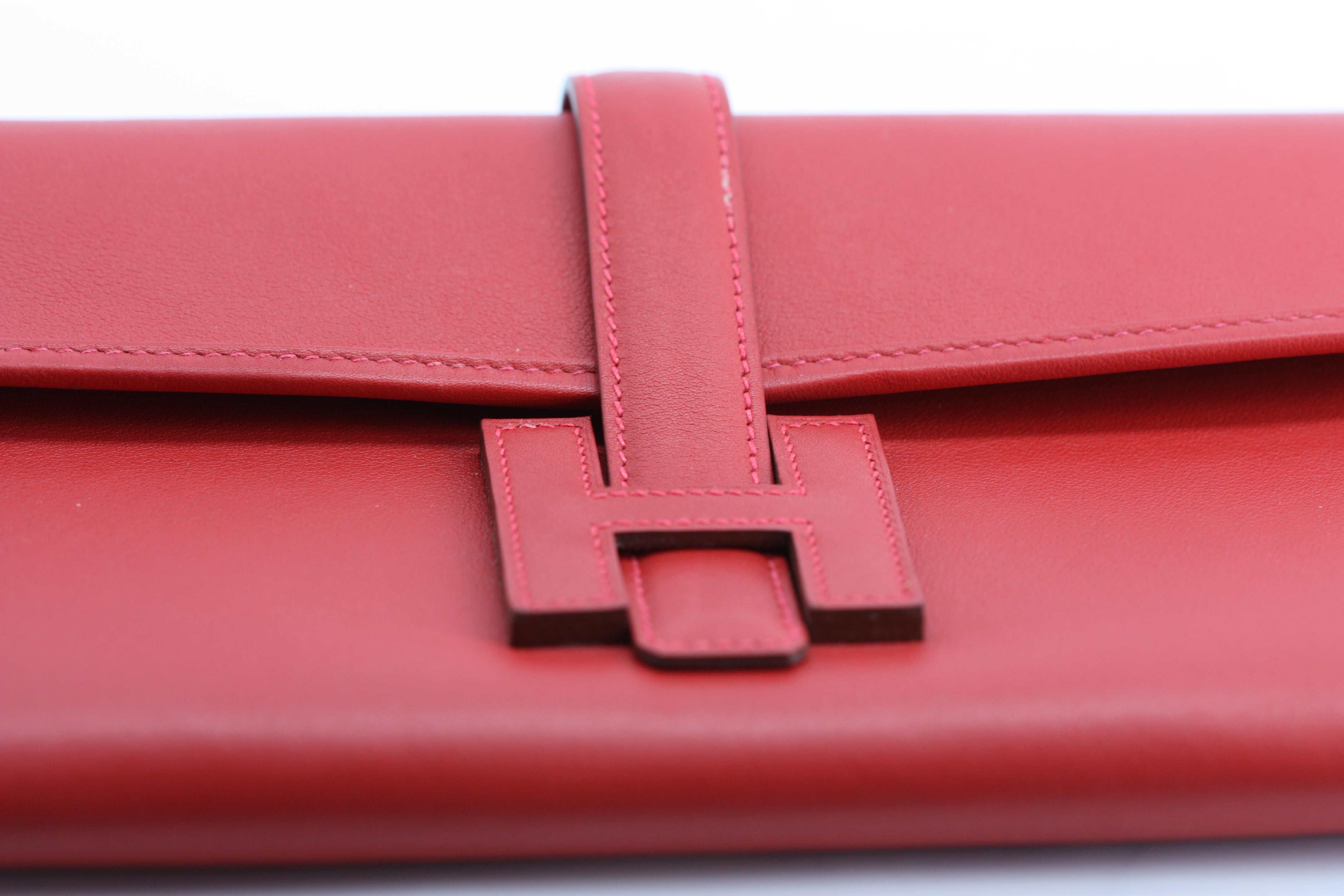 Pochette Hermès Jige Elan 29 in pelle rossa Swift In condizioni buone in vendita a West Palm Beach, FL
