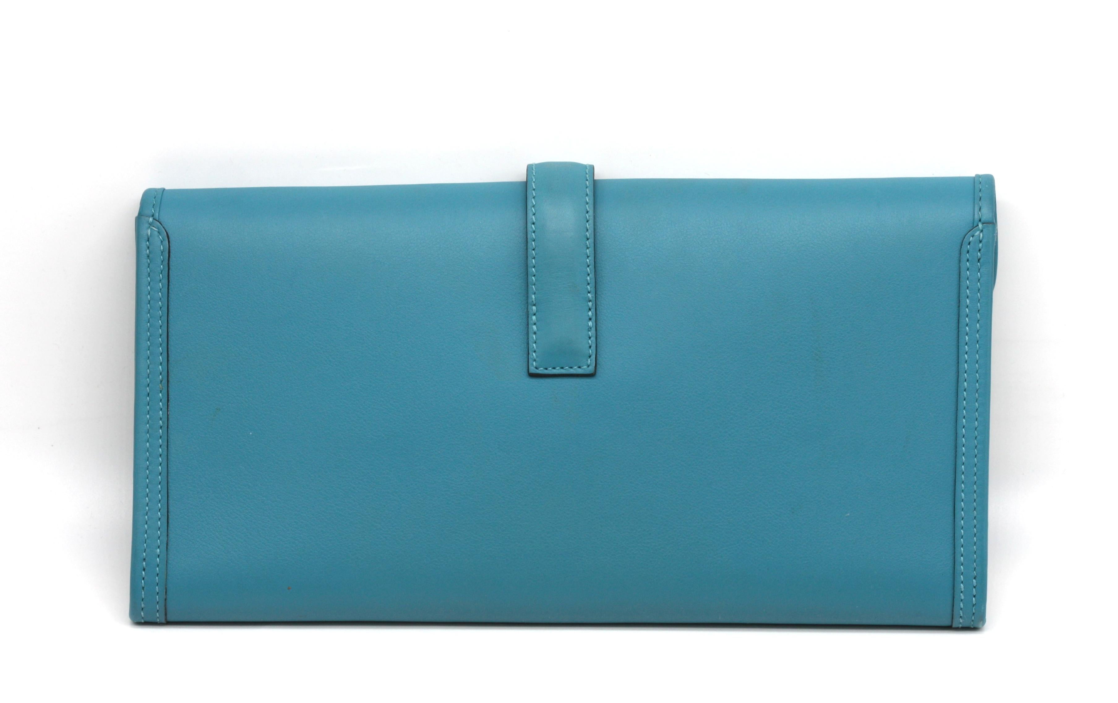 
Hermes Jige Elan 29 Pochette Swift Pelle Acqua
Collection'S 2019, logo H, patta e chiusura a strappo
Altezza 6 pollici, larghezza 11,25
Rapporto sulle condizioni
Buono stato
