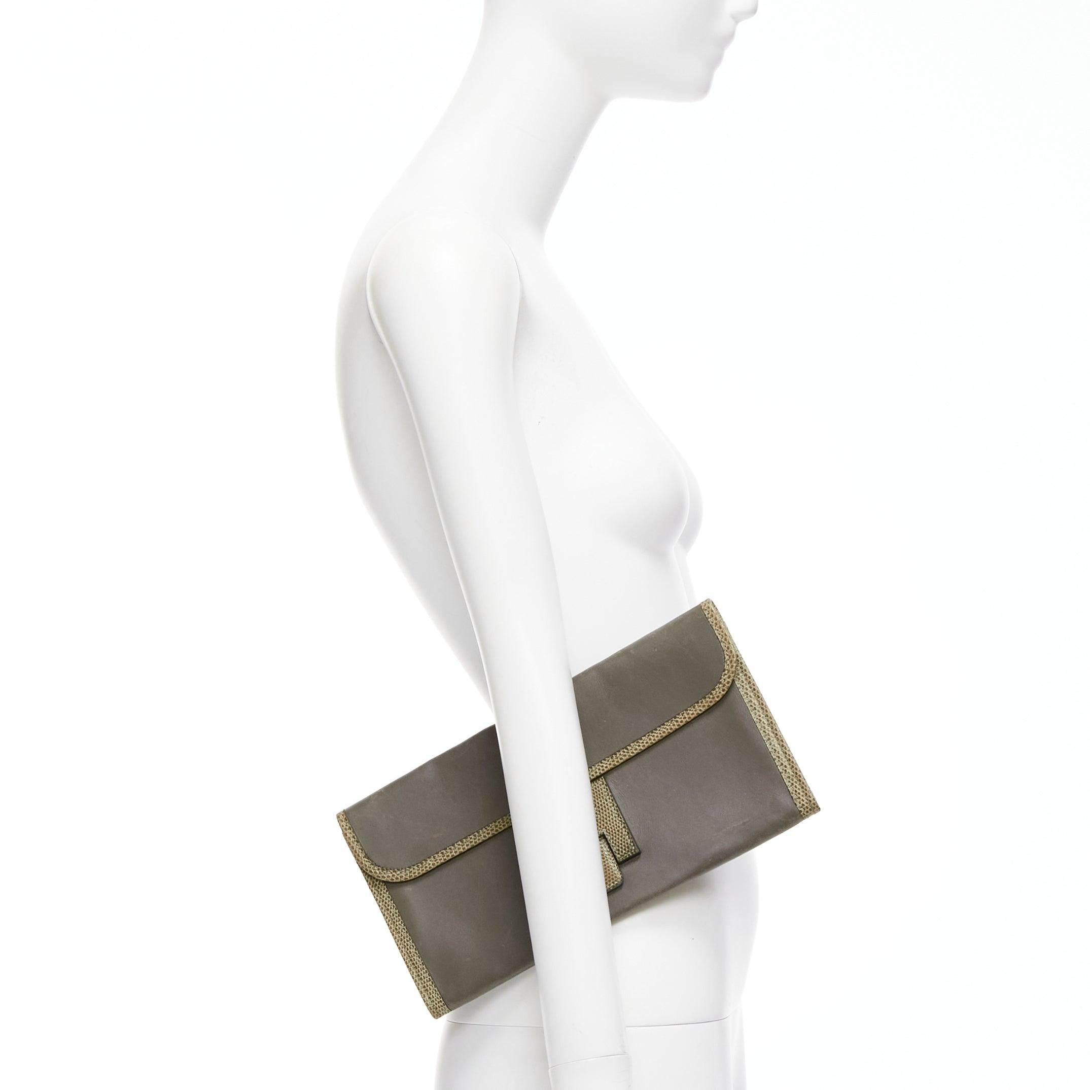 HERMES Jige Elan 29 Etan Ombre Swift scaled leather H flap flat clutch bag
Reference: JACG/A00162
Brand: Hermes
Model: Jige Elan Touch 29
Material: Leather
Color: Brown, Green
Pattern: Animal Print
Closure: Loop Through
Lining: Brown Leather
Extra