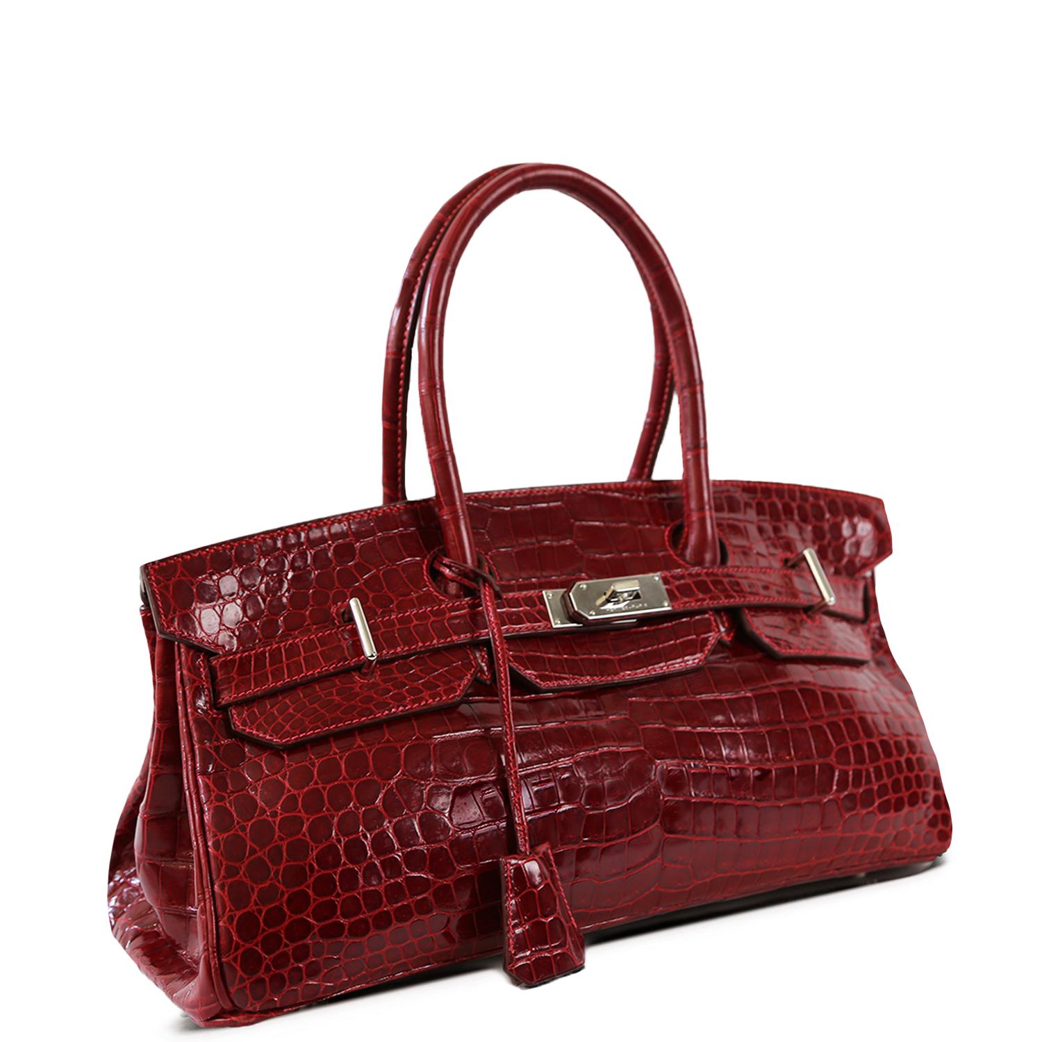 - Exotic leather
- Palladium hardware
- Two rolled top handles 
- Foldover top
- Trapeze shaped body
- Twist-lock fastening
- Main compartment
- Stamp J Square, Year 2006
- Comes with keys, clochette and lock
- Handle: 15cm
- Condition: Good
This