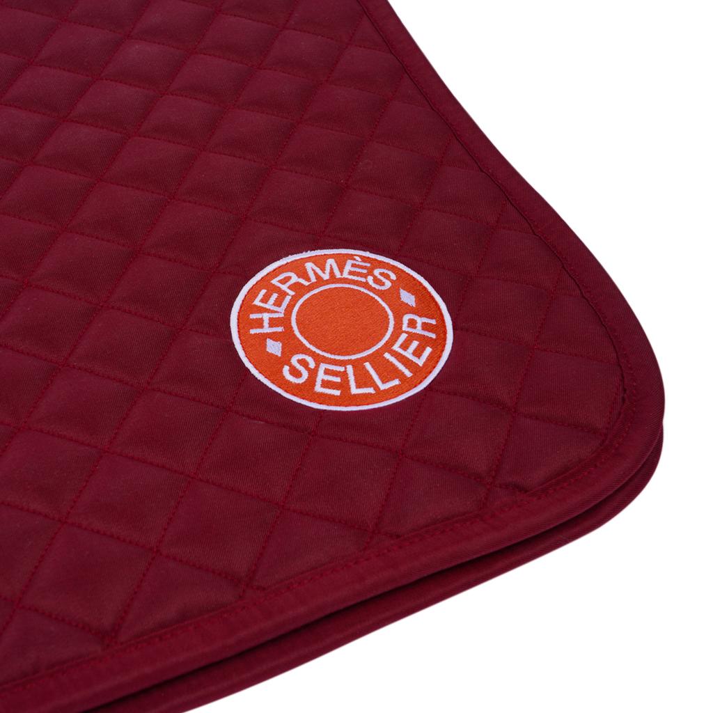 Guaranteed authentic Hermes Jump General Purpose Saddle Pad featured in Rouge H.
The pad is quilted with waterproof outer fabric.
Lightweight and ergonomic.
Round Orange and White Hermes Clou de Selle Patch.
Honey comb inner fabric for quick drying