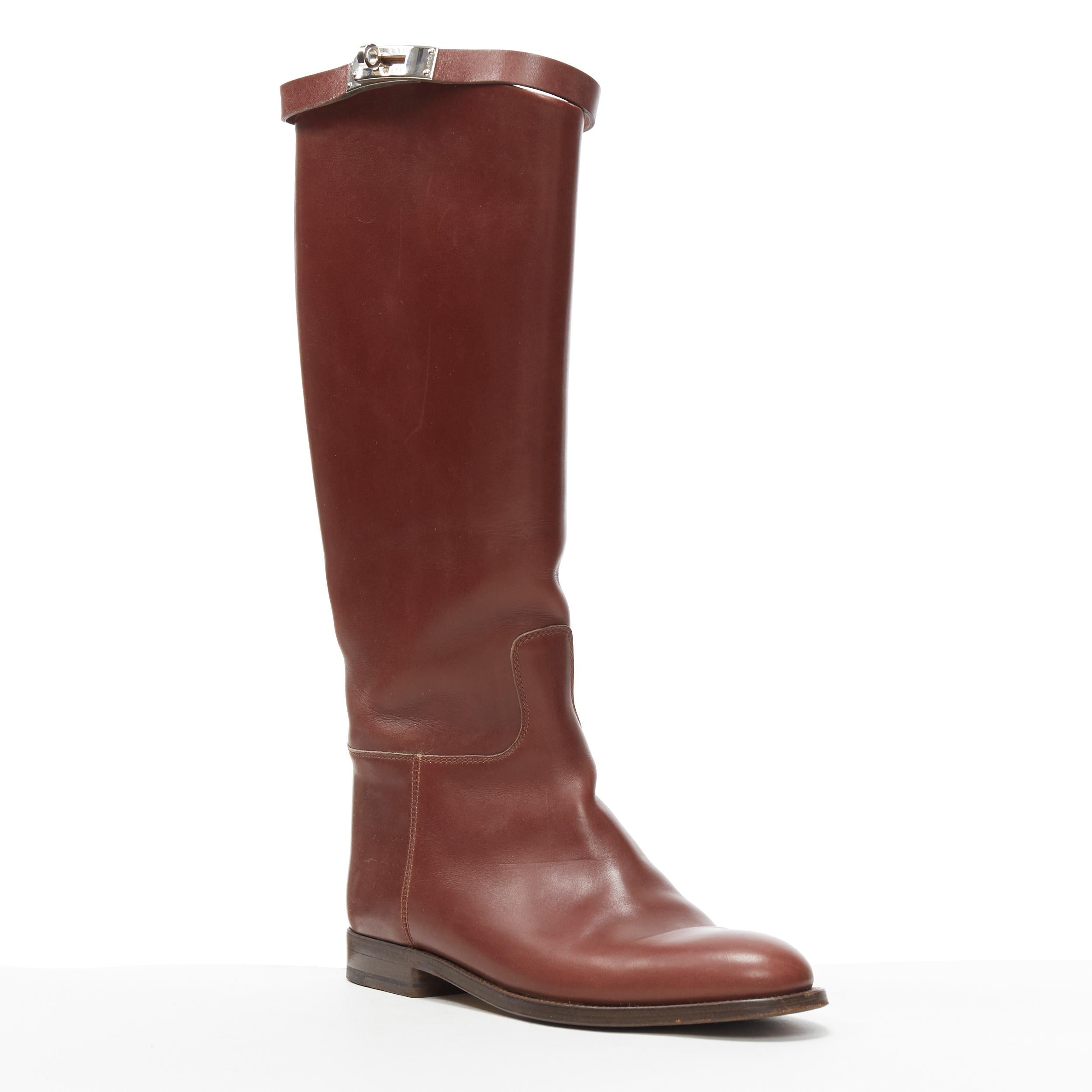 HERMES Jumping Kelly brown leather silver buckle strap flat ridiing boots EU39
Brand: Hermes
Model Name / Style: Riding boots
Material: Leather
Color: Brown
Pattern: Solid
Closure: Pull on
Extra Detail: Silver-tone buckle detail. Flat (Under 1 in)