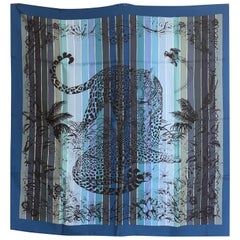 Hermès Jungle Love Rainbow Foulard en soie 90cm Nouveau Robert Dallet Bleu Jean