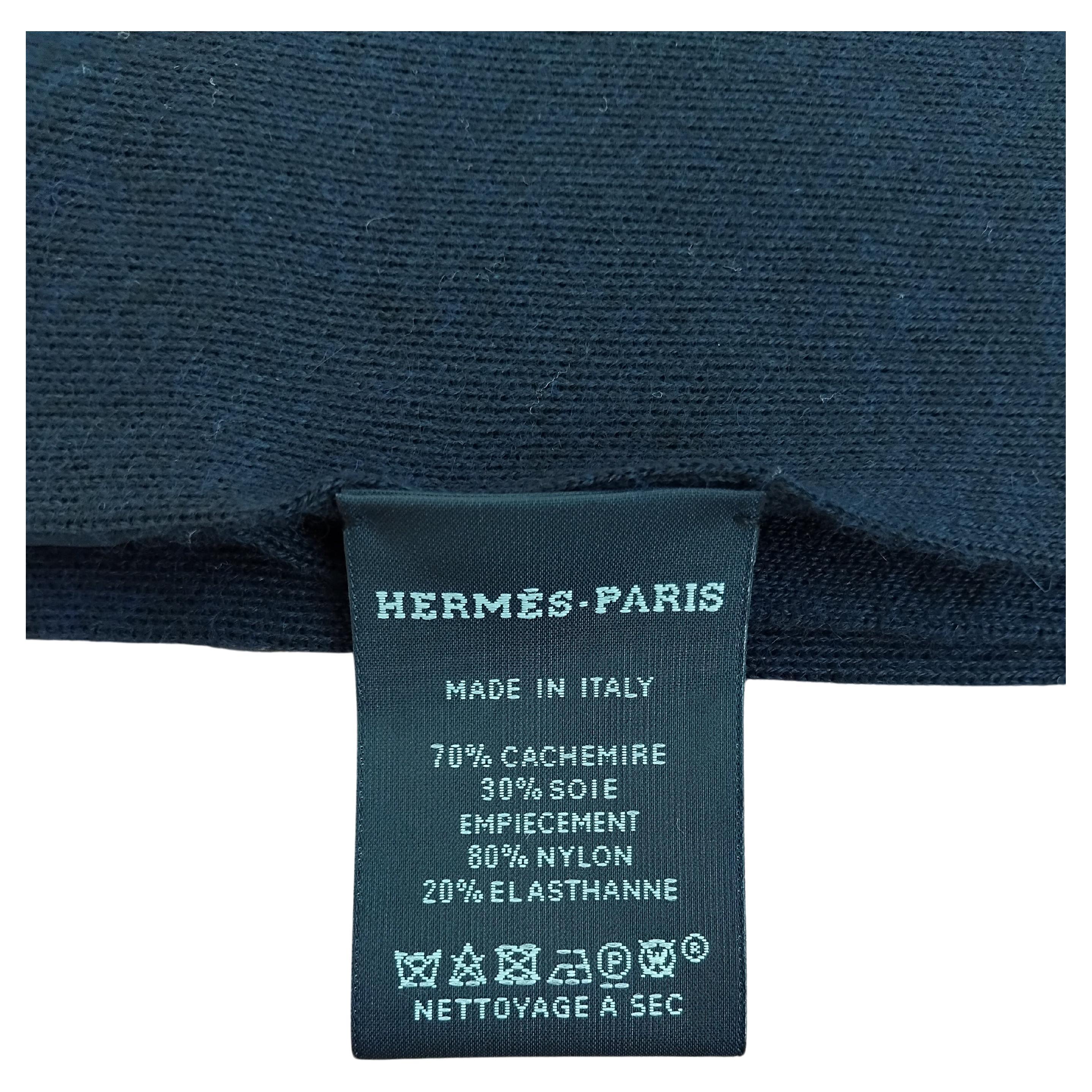 Hermès Just In Case Cashmere Silk Scarf Navy Blue With Pocket For Sale 2