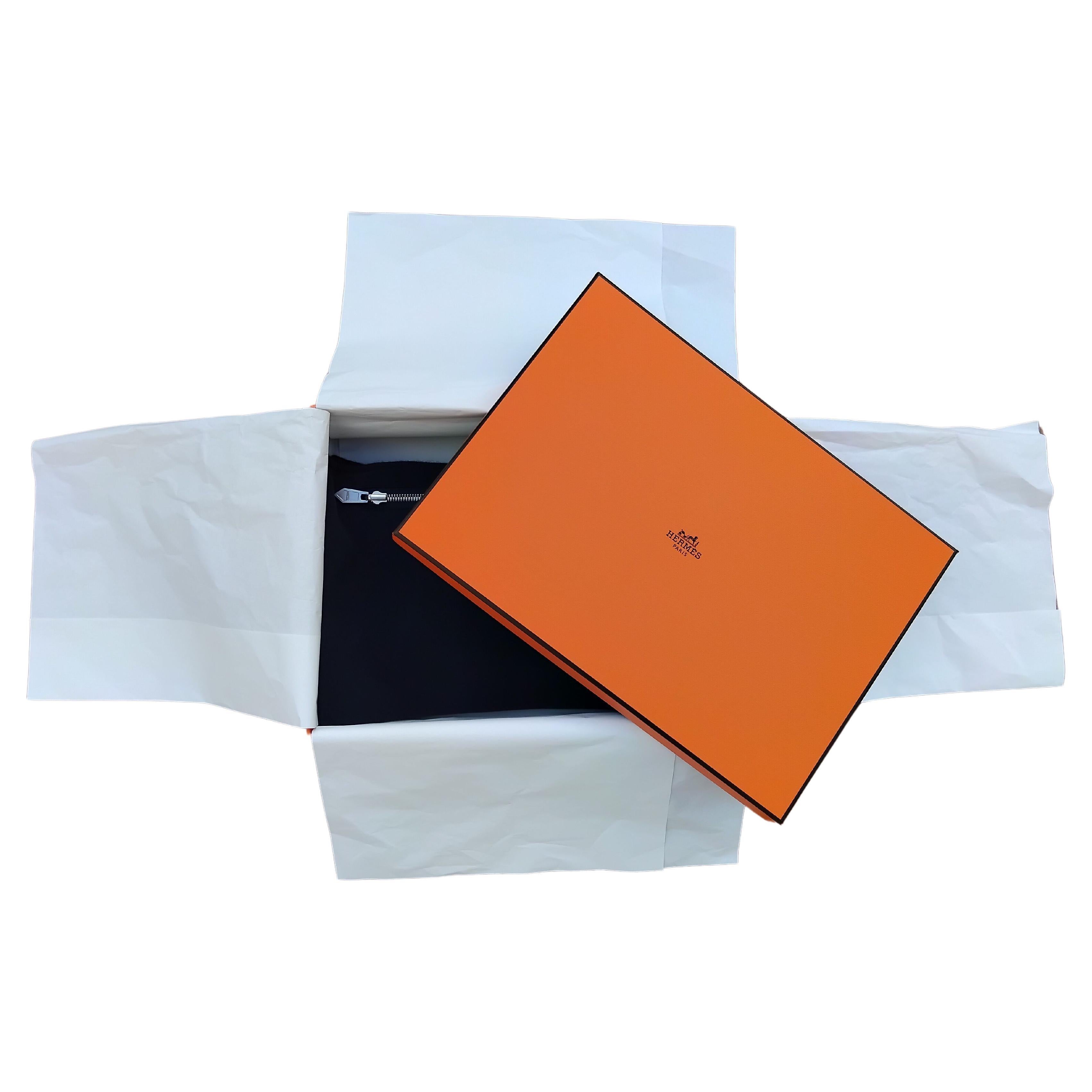 Hermès Just In Case Cashmere Silk Scarf Navy Blue With Pocket For Sale 4