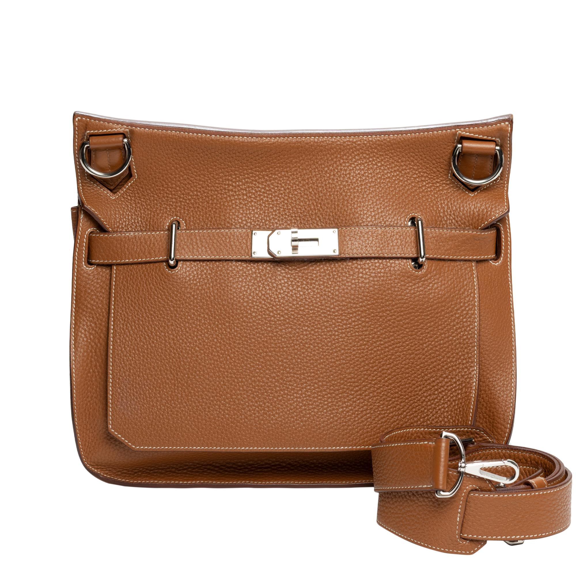 This Hermes Jypsiere Handbag GM Clemence 35, crafted in Gold Clemence leather, features a long adjustable strap and palladium hardware. Its front flap with the turn-lock closure opens to a gold leather interior with slip and zip pockets. 
Date