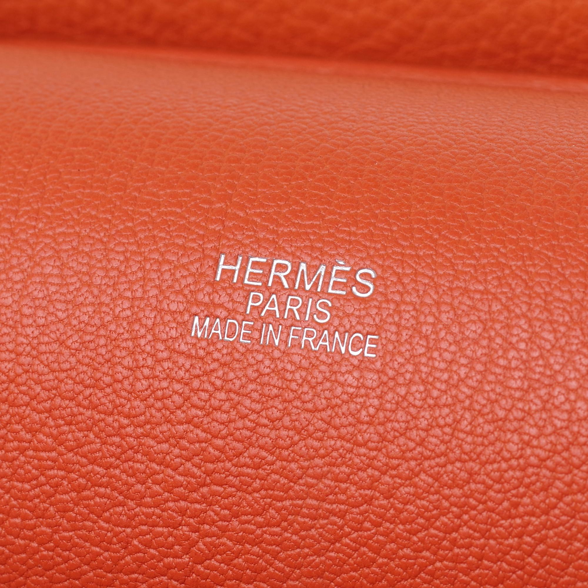 Hermès Jypsière crossbody bag in orange togo leather with Palladium hardware In Good Condition In Paris, IDF