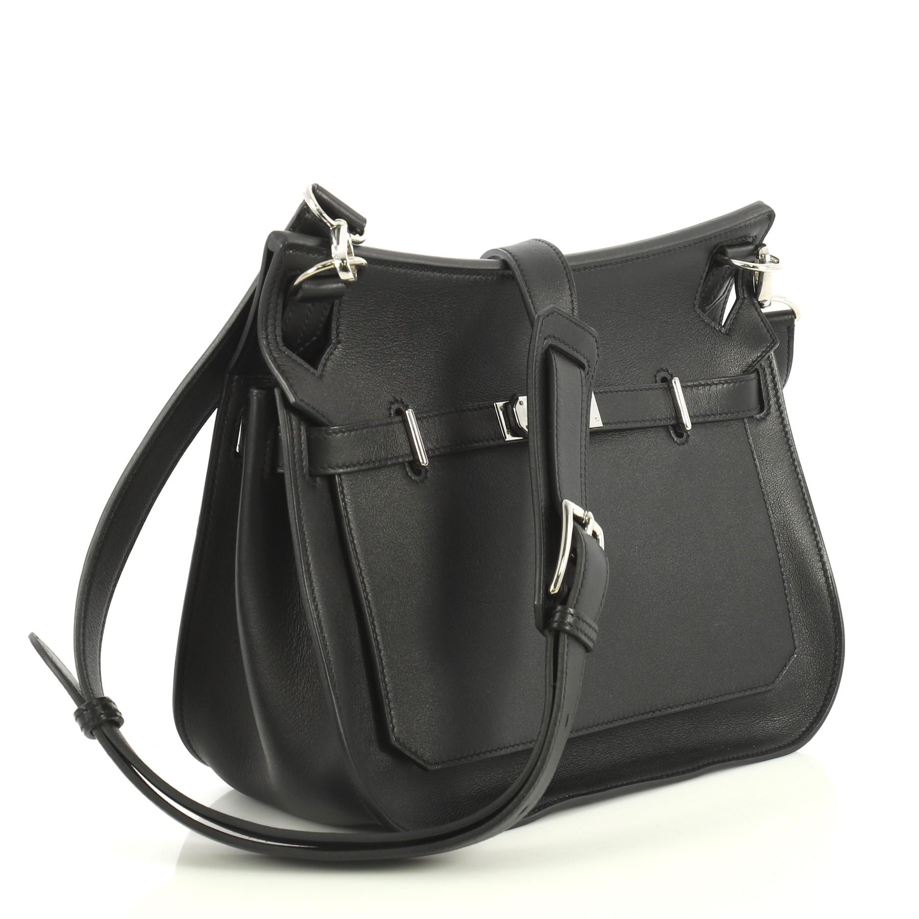 This Hermes Jypsiere Handbag Swift 28, crafted in Noir black Swift leather, features a long adjustable strap and palladium hardware. Its turn-lock clasp closure opens to a Noir black Swift leather interior with slip and zip pockets. Date stamp