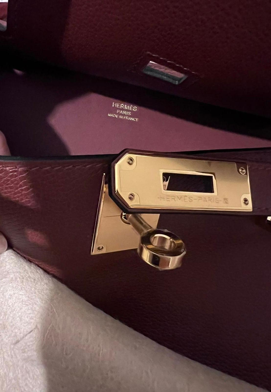 Bolso Hermès Jypsiere Mini Rouge H Herraje dorado en Nuevo estado para la venta en London, England