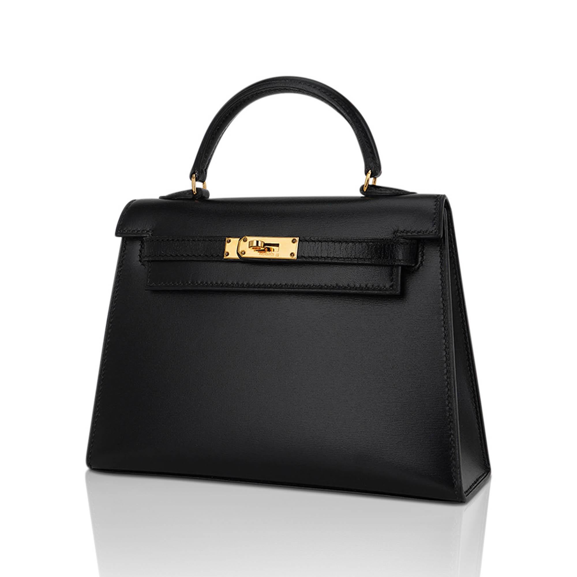 Hermes Kelly 15 Micro Bolso Sellier Caja Negra Piel Herrajes Dorados en Excelente estado para la venta en Miami, FL