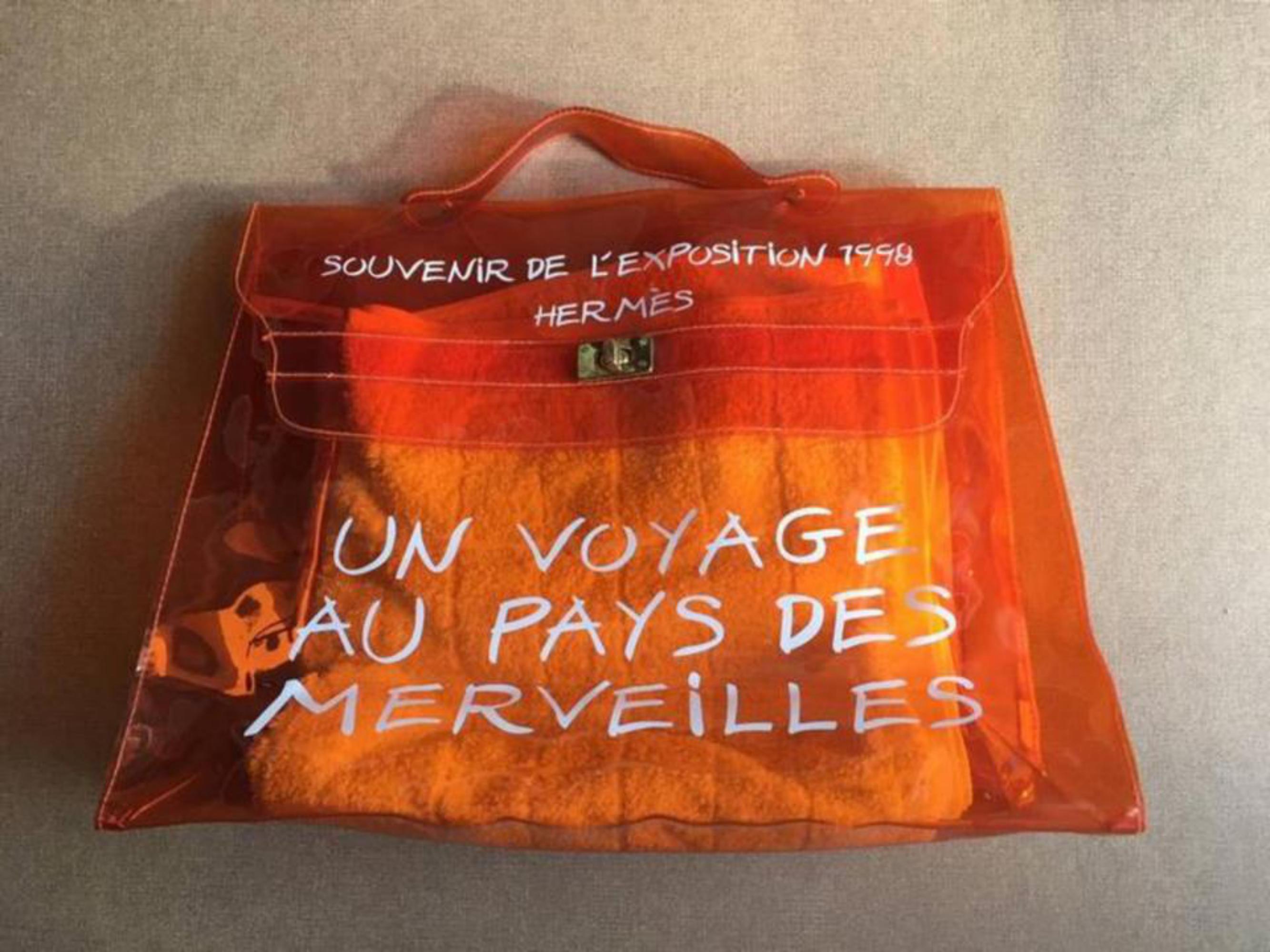 Hermès Kelly 1998 Souvenir D'exposition Clear 230222 Orange Vinyl Messenger Bag For Sale 4