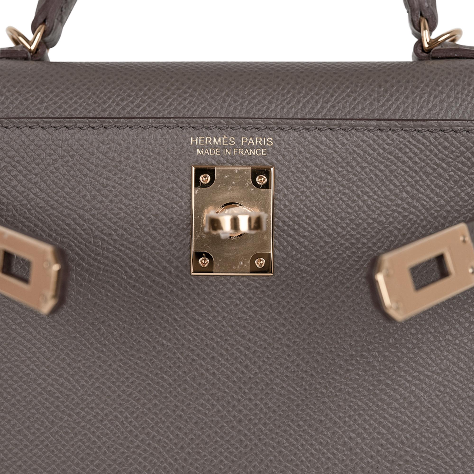 Hermes Kelly 20 Mini Sellier bag featured in neutral Etain. 
Epsom leather and accentuated with gold hardware.
Comes with signature Hermes box, shoulder strap, and sleeper.
This bag is also available in Rose Lipstick, Rouge Tomate, Gold, Havane,