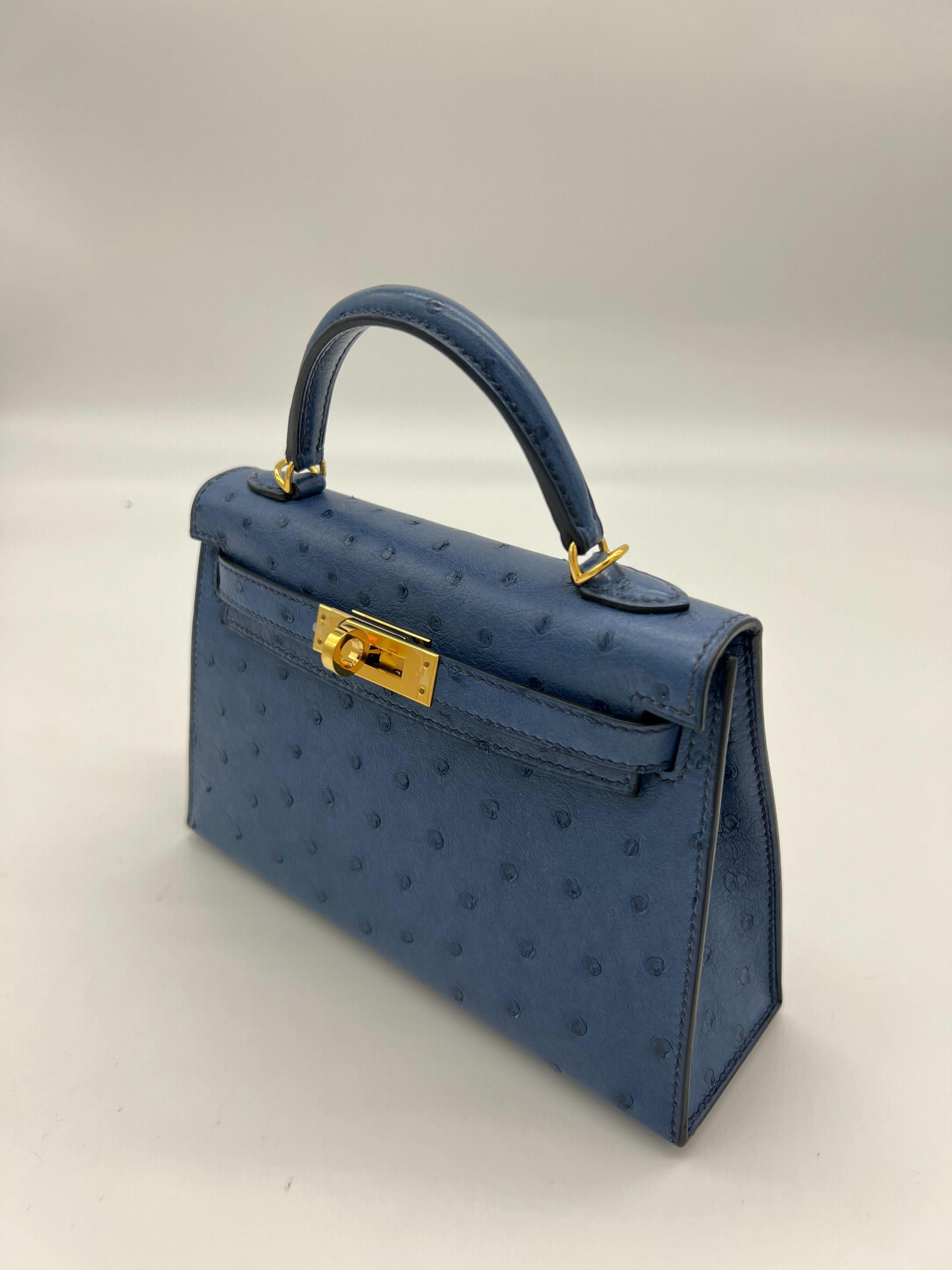 Hermes Kelly 20 Bleu Roy Ostrich Gold Hardware In New Condition For Sale In New York, NY