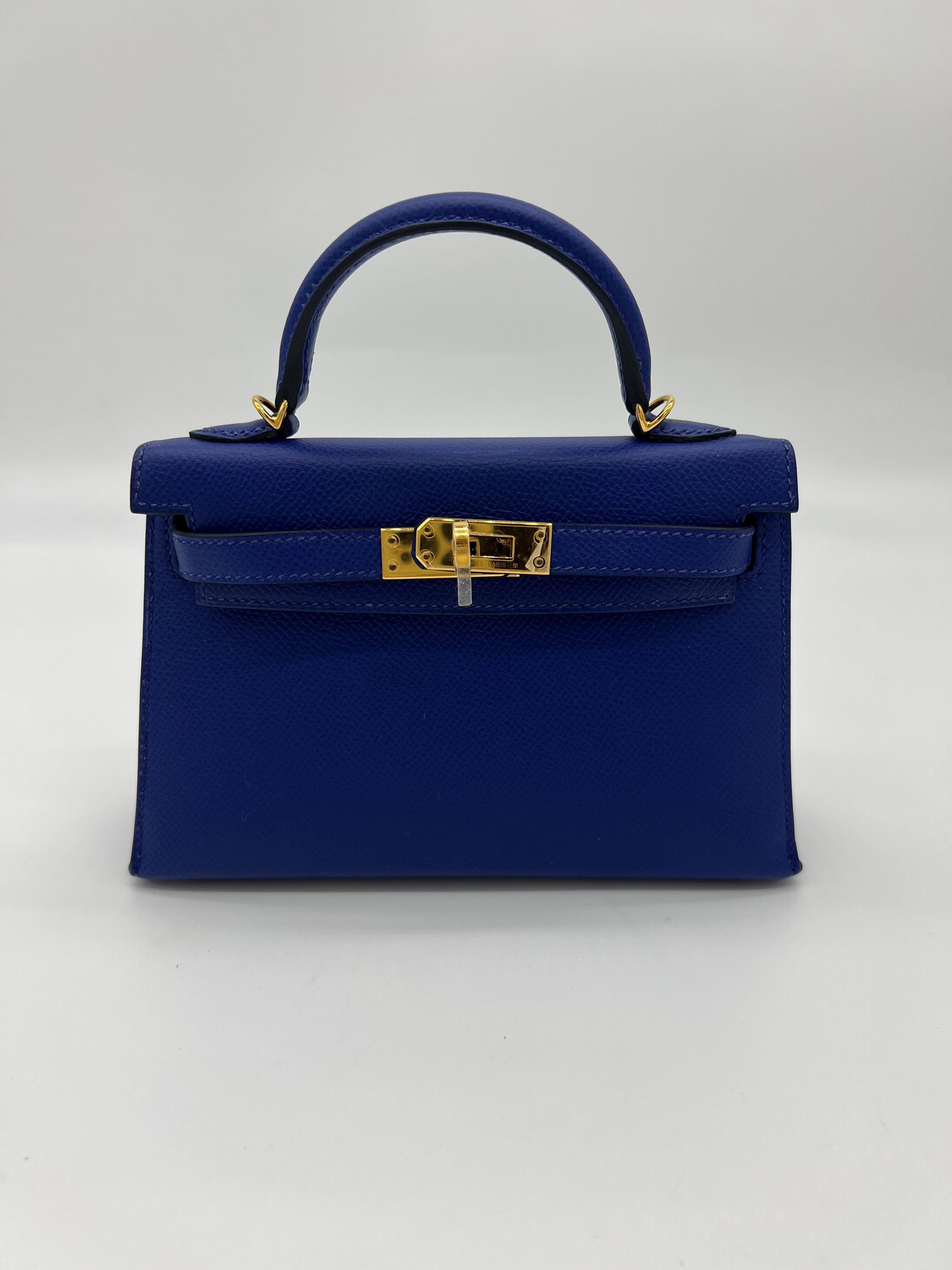Hermes Kelly 20 Mini Bleu Electrique Veau Epsom Leather Gold Hardware

Condition: Pre-owned (like new)
Material: Epsom Leather
Measuremeants: 20cm x 16cm x 10cm
Hardware: Gold


*Comes with original packaging, missing receipt and box.