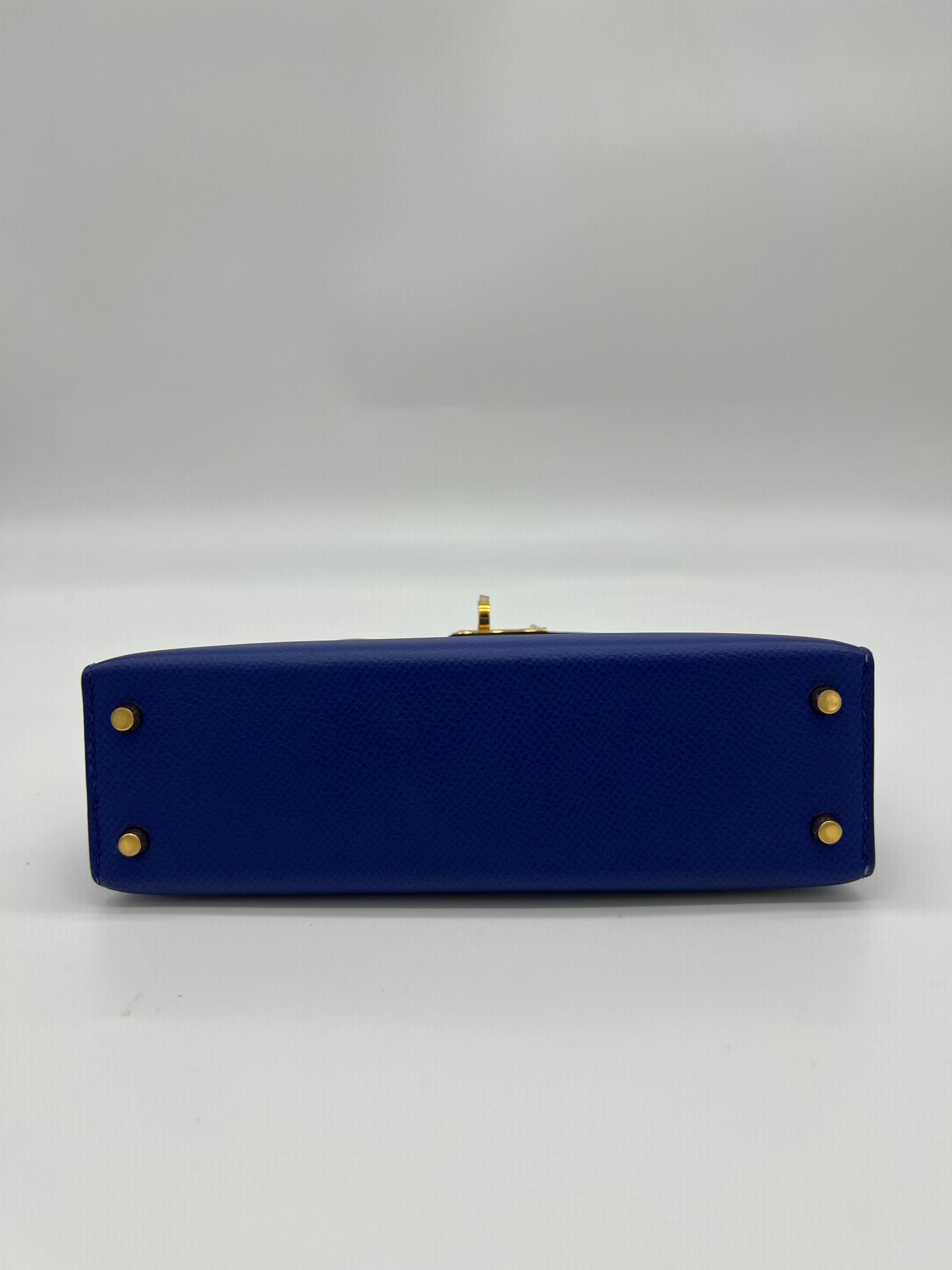 Hermes Kelly 20 Mini Bleu Electrique Epsom Gold Hardware en vente 3