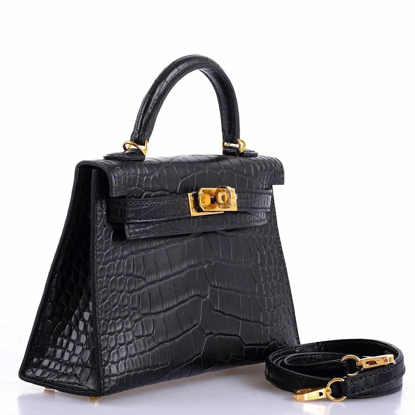 Hermès Kelly 20 Mini II Sellier Black Matte Alligator Gold Hardware In New Condition For Sale In NYC Tri-State/Miami, NY