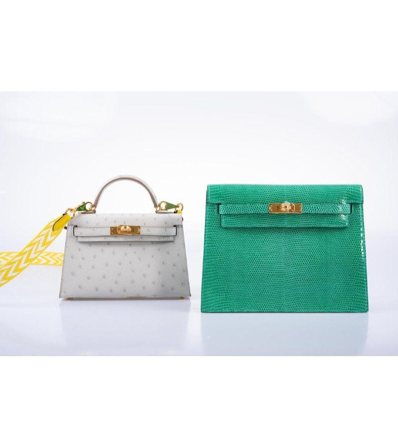 Hermès Kelly 20 Mini II Sellier Gris Perla Avestruz con Herrajes Dorados en venta 5