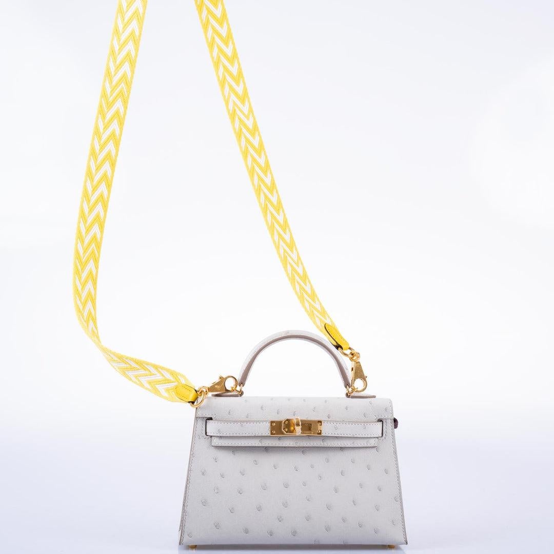 Hermès Kelly 20 Mini II Sellier Gris Perla Avestruz con Herrajes Dorados en Nuevo estado para la venta en NYC Tri-State/Miami, NY