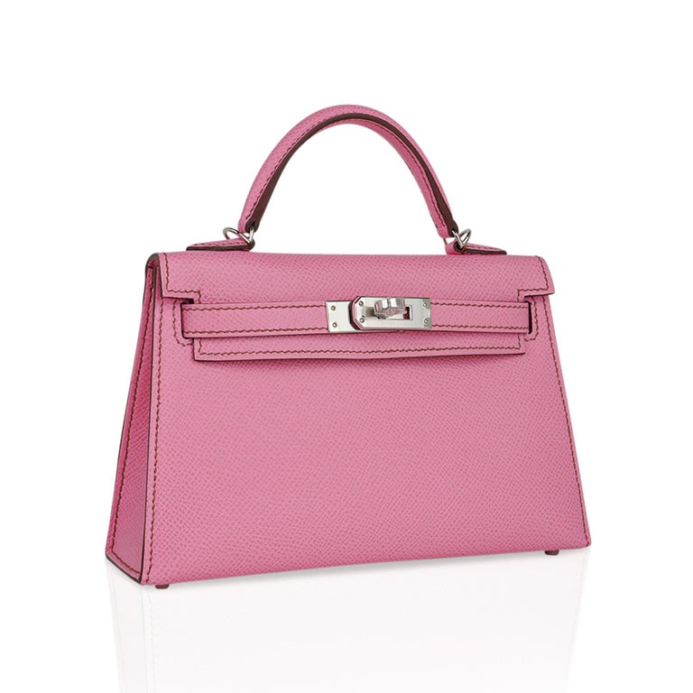 Mightychic offers an Hermes Kelly 20 Mini Sellier bag featured in coveted Bubblegum 5P Pink.  
Epsom leather accentuated with Palladium hardware.
Comes with signature Hermes box, shoulder strap, and sleeper.
Please see the Mightychic Kelly 20