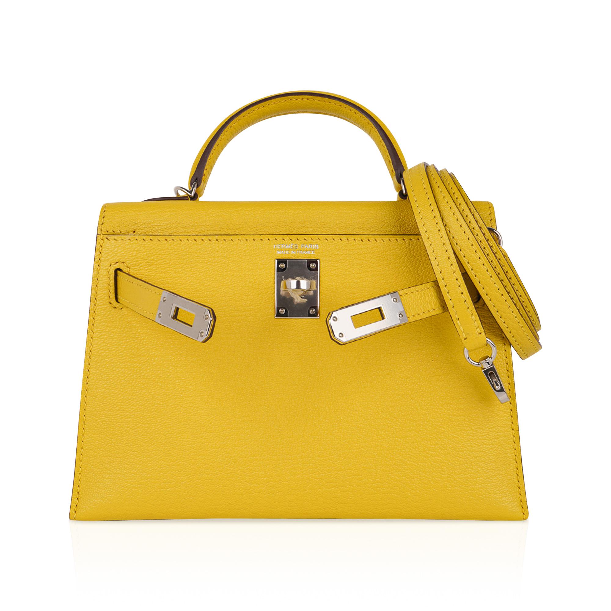 Jaune Sac Hermès Kelly 20 Mini Sellier jaune de Naples Verso en cuir de chèvre et palladium en vente