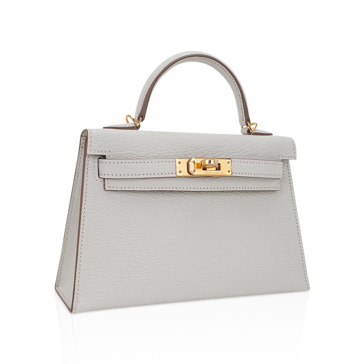 Mightychic offers an Hermes Kelly 20 mini Sellier bag featured in Mushroom.
This stunning neutral colour is soft as a cloud.
An elegant color for year round wear.
Chevre leather accentuated with lush with Gold hardware.
Comes with signature Hermes
