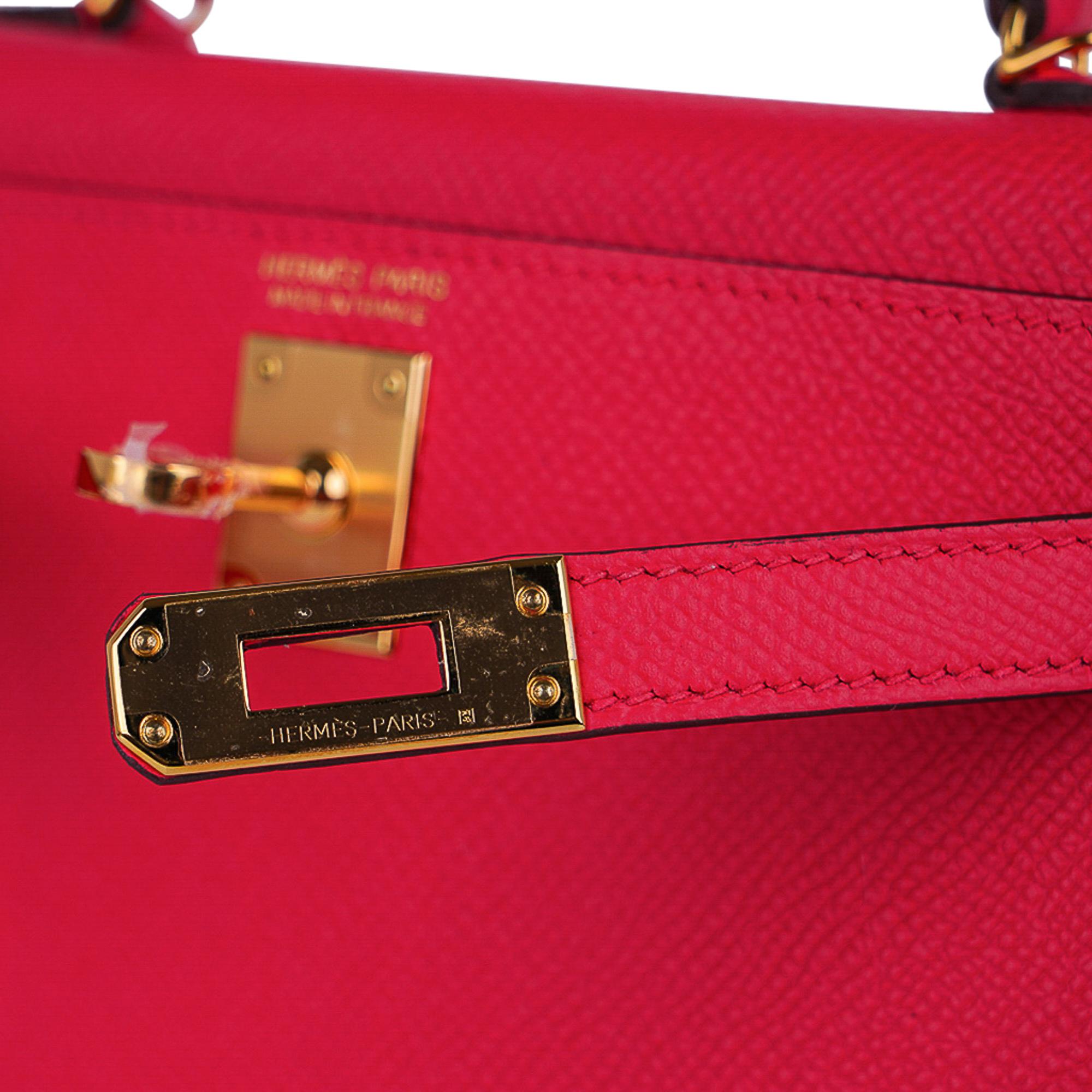 Mightychic offers a guaranteed authentic Hermes Kelly 20 Sellier bag.
Coveted and rare to find this Kelly bag is featured in vivid Rose Extreme Gold Epsom leather with gold hardware.
Carry by hand, shoulder or cross body.
Divine size for day to