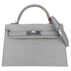 Mini sac Hermès Kelly 20 Sellier en cuir d'alligator gris mat et perle avec finitions en palladium 
