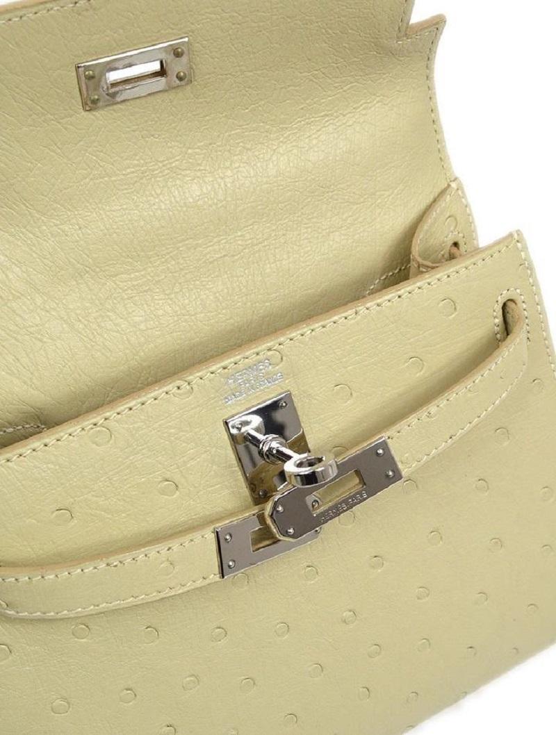 Pre-Owned Vintage Condition
From 2001 Collection
Blanc Casse
Ostrich Leather
Palladium Tone Hardware
Leather Lining 
Measures 8