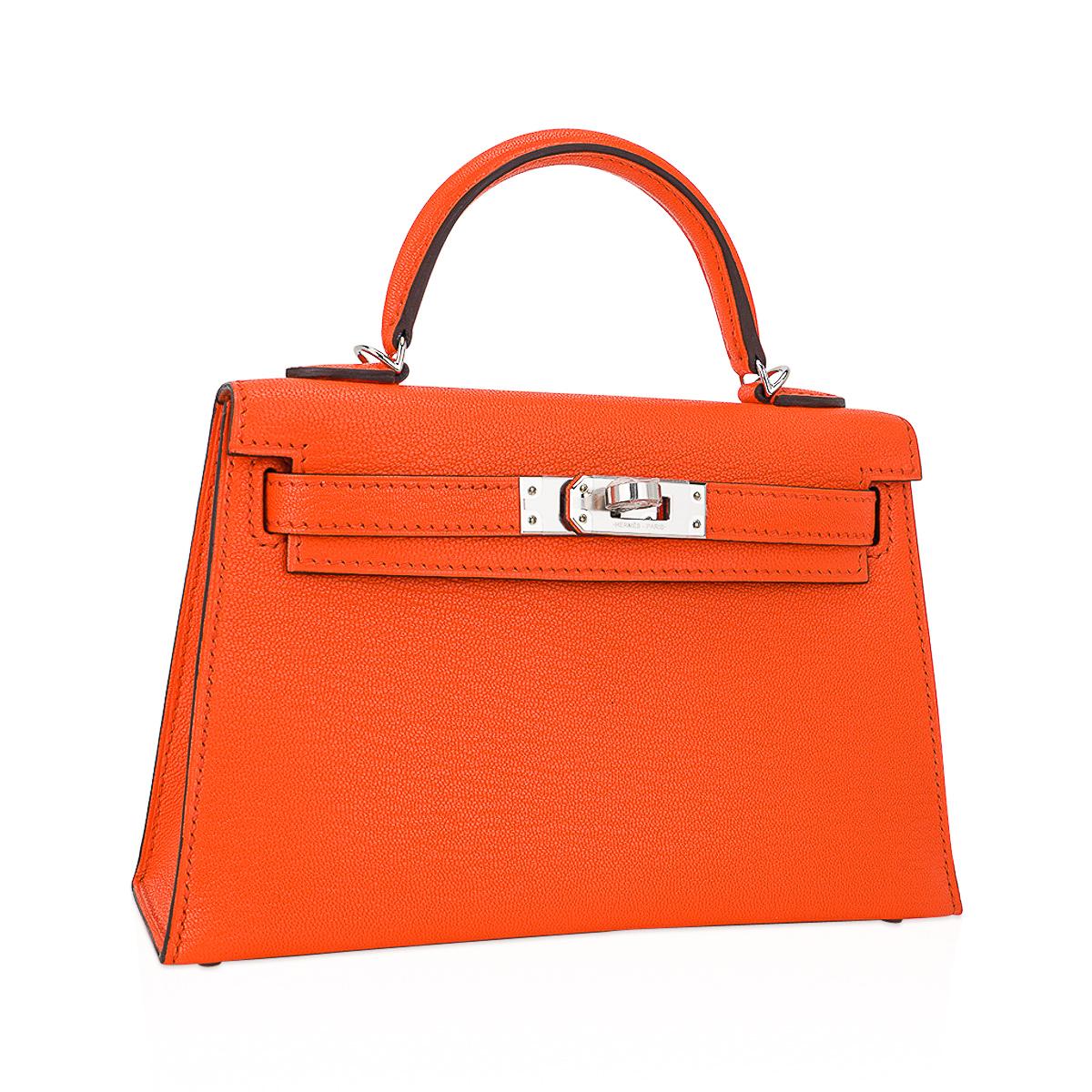 Mightychic offers an Guaranteed authentic Hermes Kelly 20 mini Sellier Verso bag featured in Feu and Terre Battue interior.
A fabulous pop of colour that will be a statement colour this season.
Crisp with Palladium hardware.
Chevre leather has a