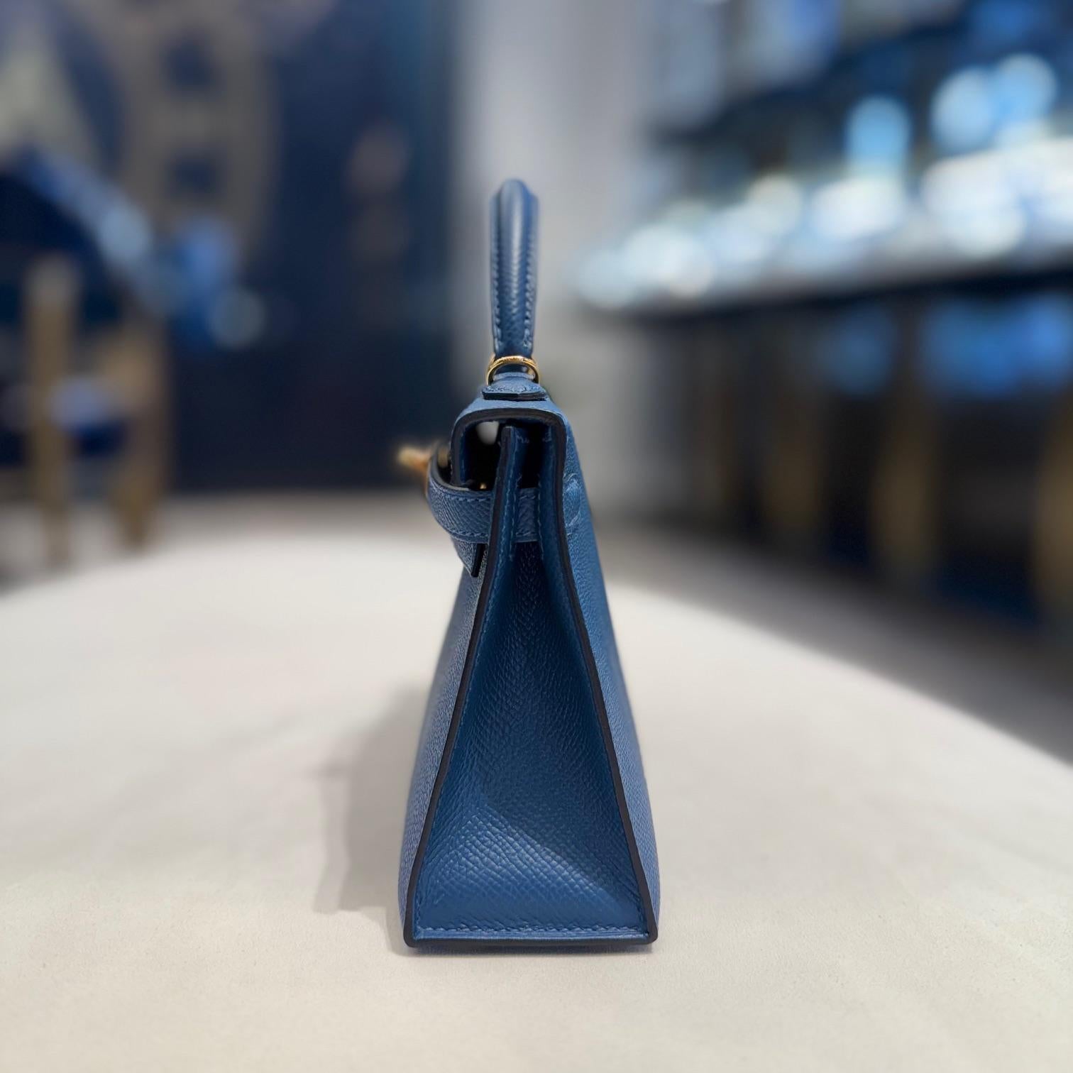 Hermès Deep Bleu Mini Kelly 20 Sellier Epsom Gold Hardware Unisexe en vente