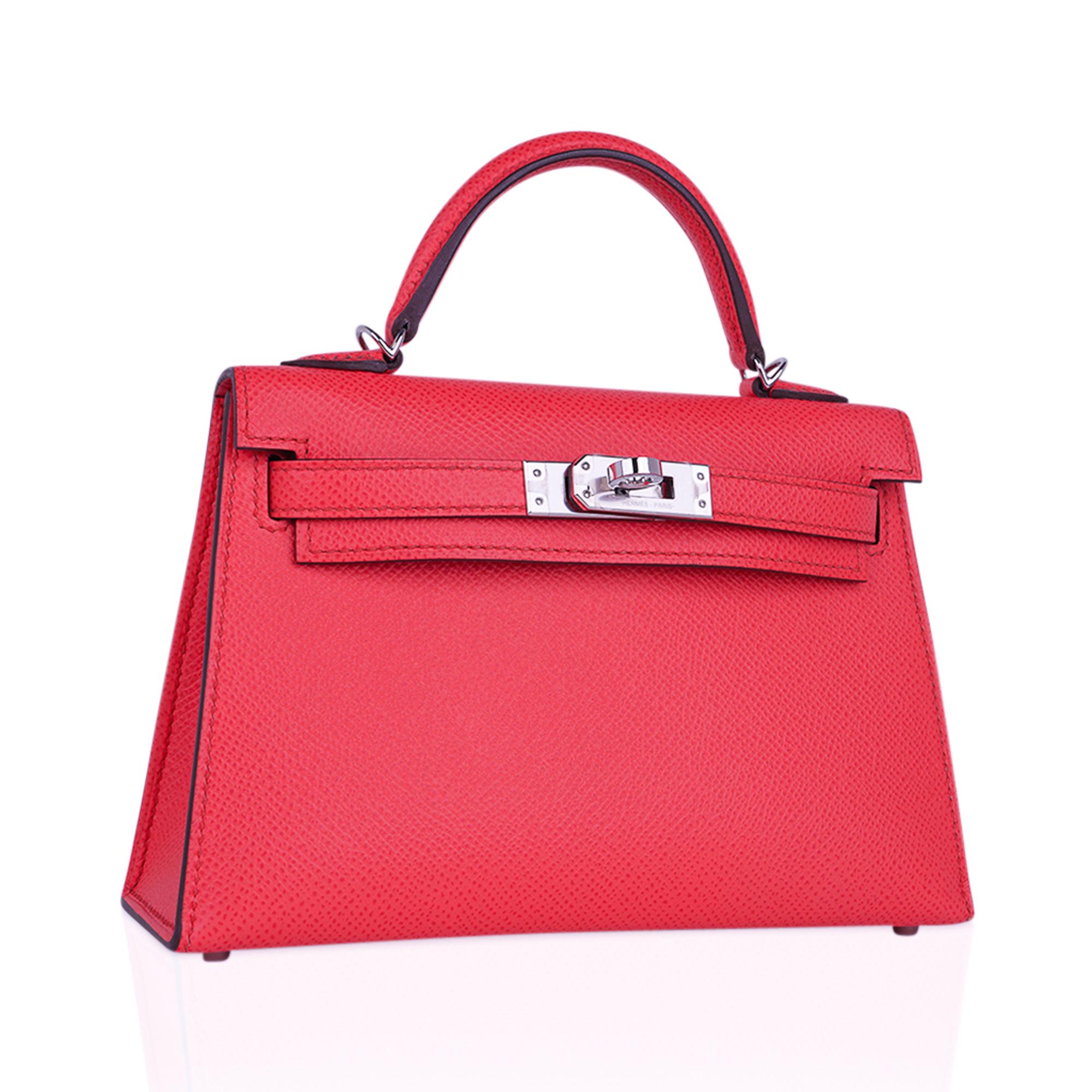 Mightychic offers an Hermes Kelly 20 Mini Sellier bag featured in Rose Texas.  
Hermes Rose Texas is a fabulous pop of colour in pink with a orange/coral undertone.
Espom leather accentuated with Palladium hardware.
Comes with signature Hermes box,