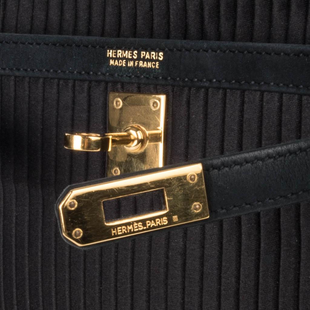 Guaranteed authentic Hermes Kelly 20 Black Vintage bag features pleated silk and gold hardware.
The body of the bag is silk and vertically pleated all around.
Bag is trimmed in black nubuck suede.
Carry by hand or shoulder.
Comes with shoulder