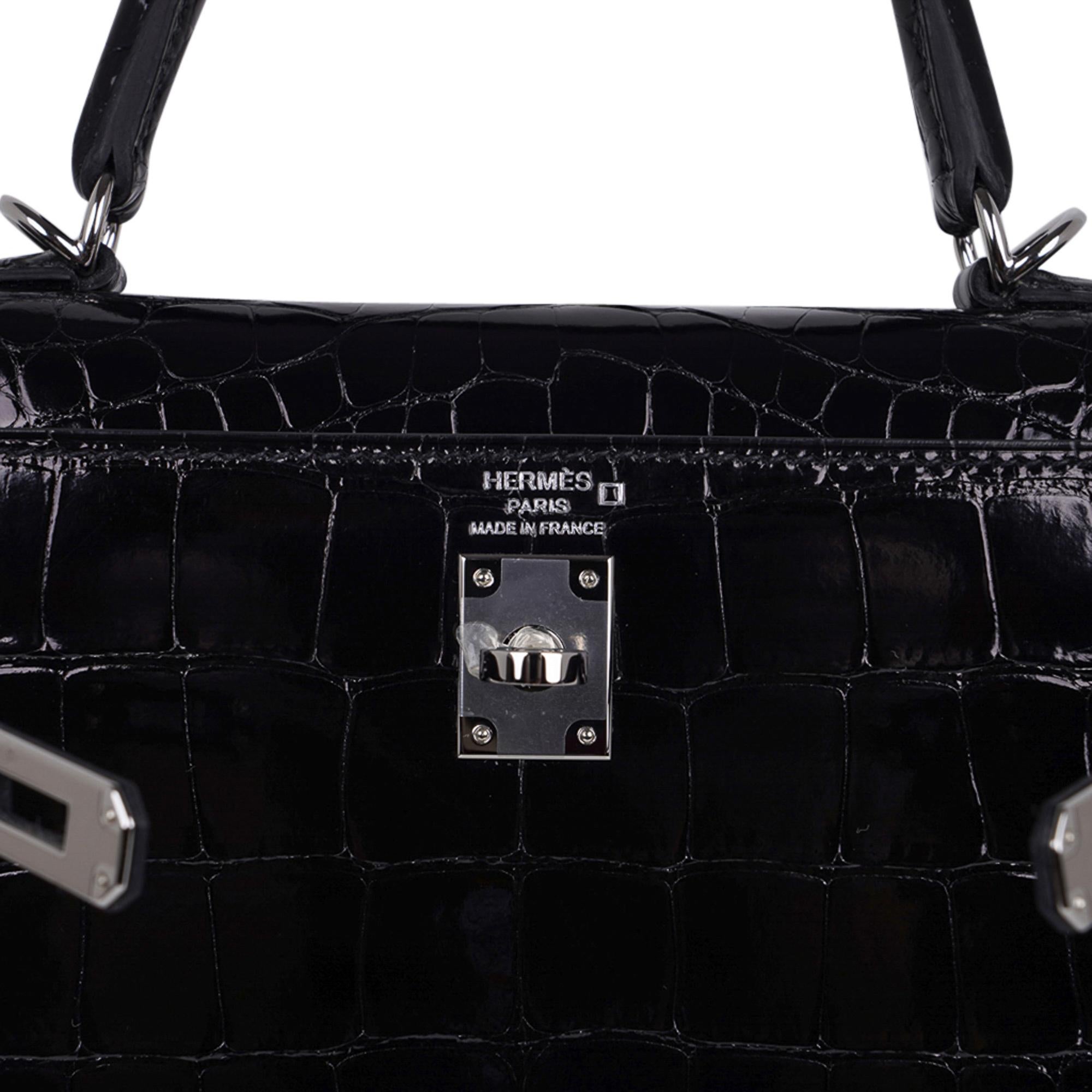 Kelly 25 Sellier Tasche aus schwarzem Alligator mit Palladium-Hardware im Zustand „Neu“ in Miami, FL