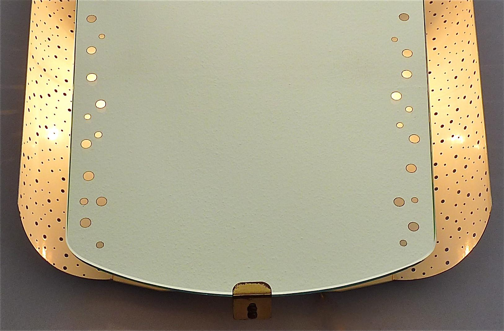 Großer beleuchteter Spiegel Igl für Hillebrand, weiß emailliertes Messing, Mategot-Stil  im Angebot 11