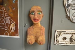 Busto gigante de espuma de mujer, años 80