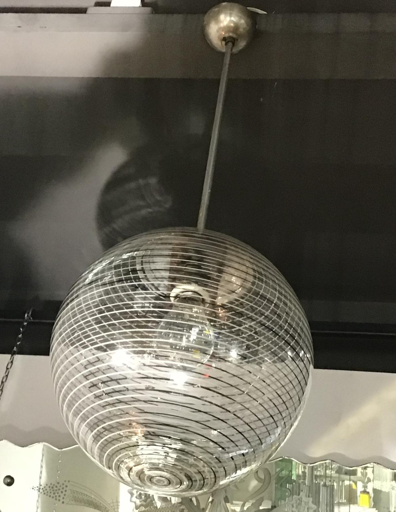 Lampadario a luce di Venini in vetro di Murano e ottone cromato, 1940.
