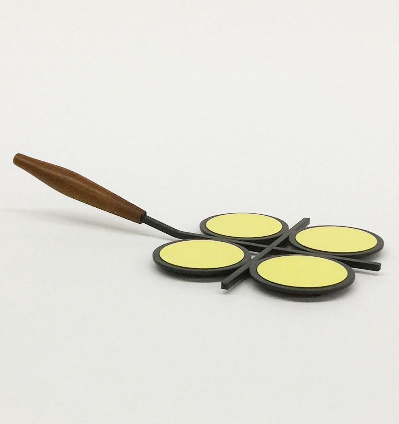 Yellow Cast Iron and Teak Trivet by Laurids Lonborg, Denmark, 1960s

Measures: 16 cm wide
The length is 31 cm
The height is 5 cm


 