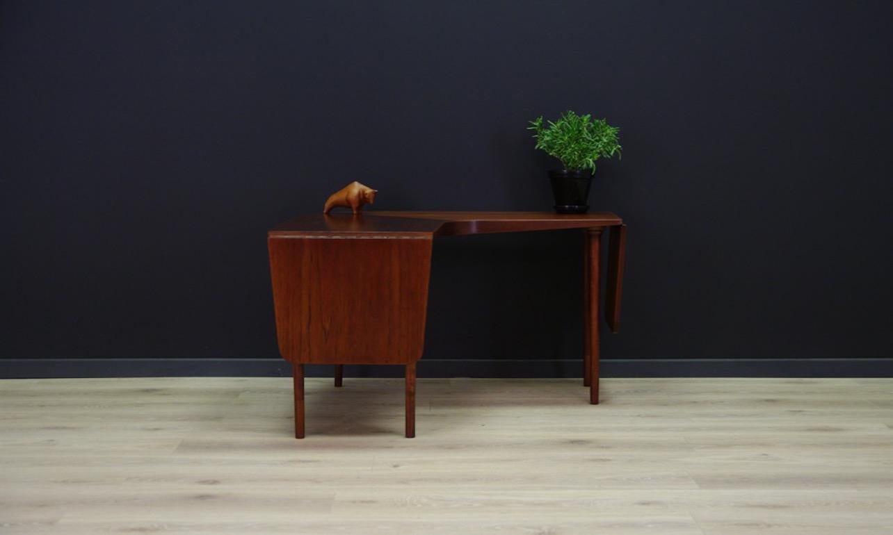 Unique coffee table from the 1960s-1970s, unconventional shape. Fantastic form designed by Johannes Andersen. It has two drooping inserts. Covered with teak veneer. Preserved in good condition (minor scratches and dings) - directly for