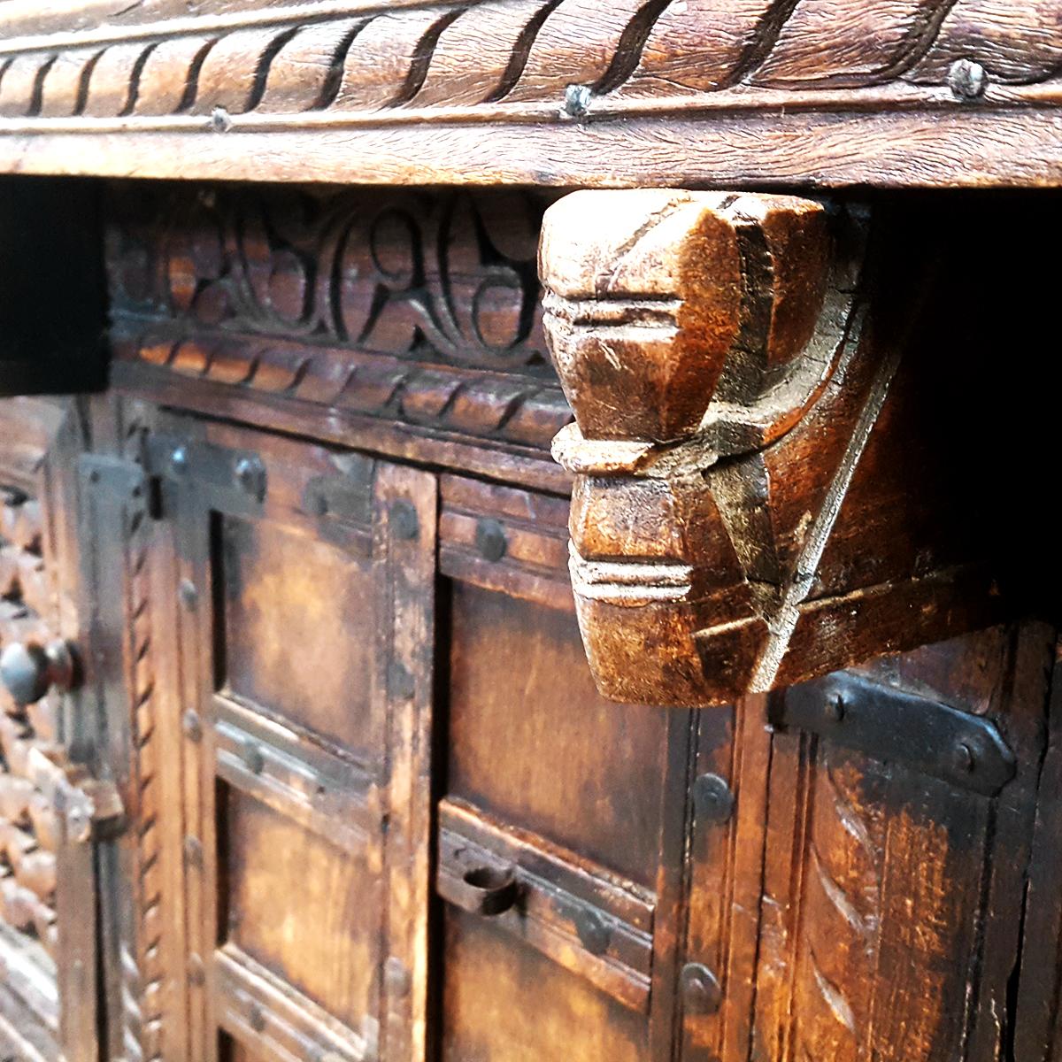 Large carved chest/sideboard, believed to be an Indian dowry chest. 

Inside is one large space with a door at either side and a double door in the middle

Measures: Width 50